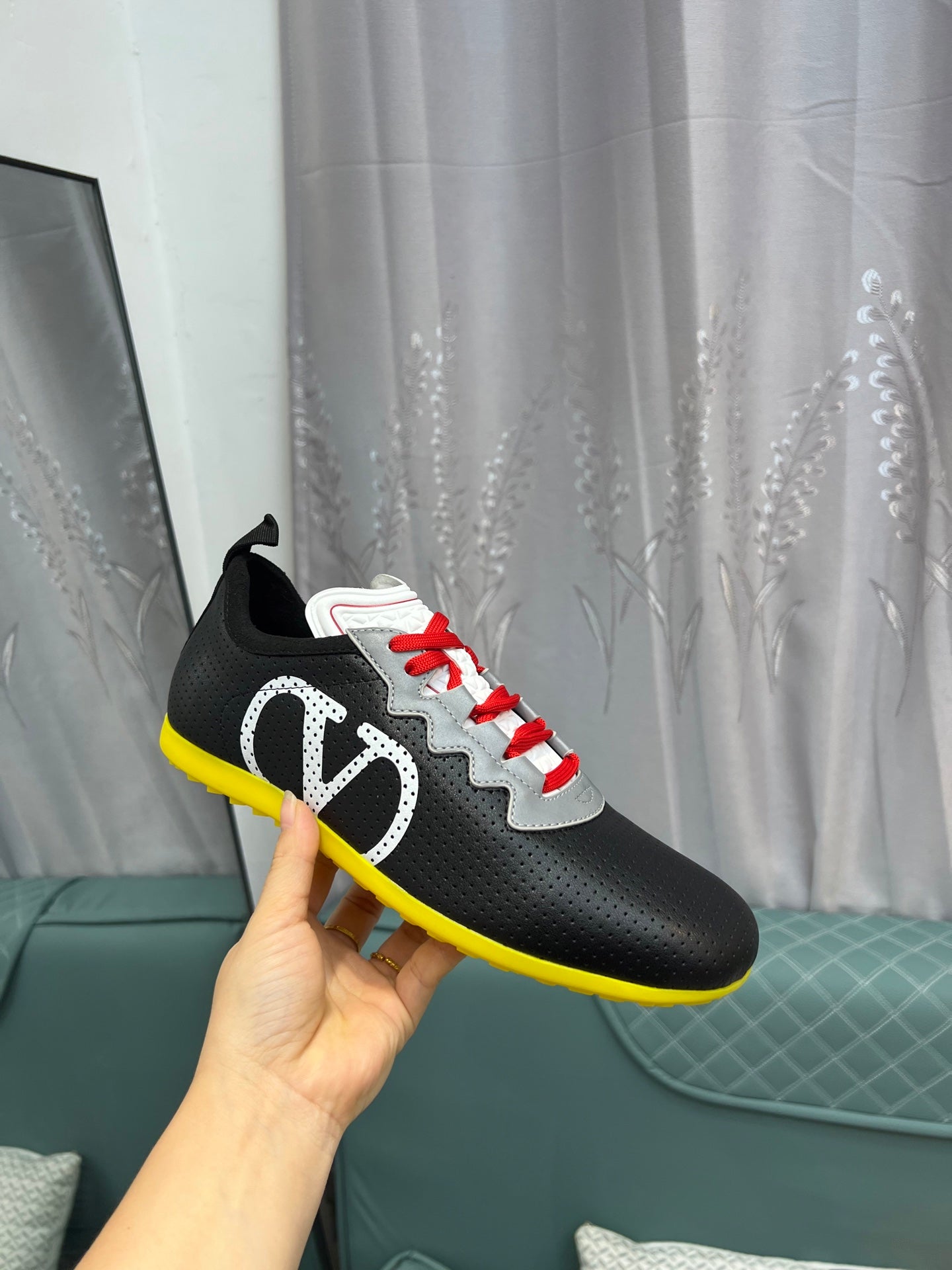 LuxluxHouse Best Quality Shoes Valentino