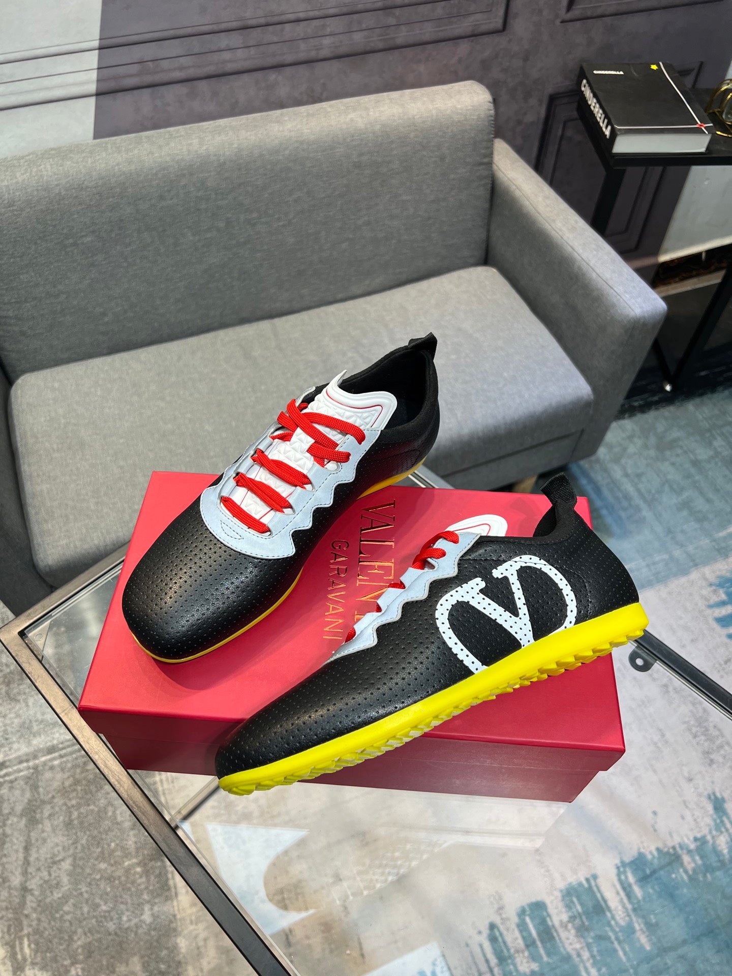 LuxluxHouse Best Quality Shoes Valentino