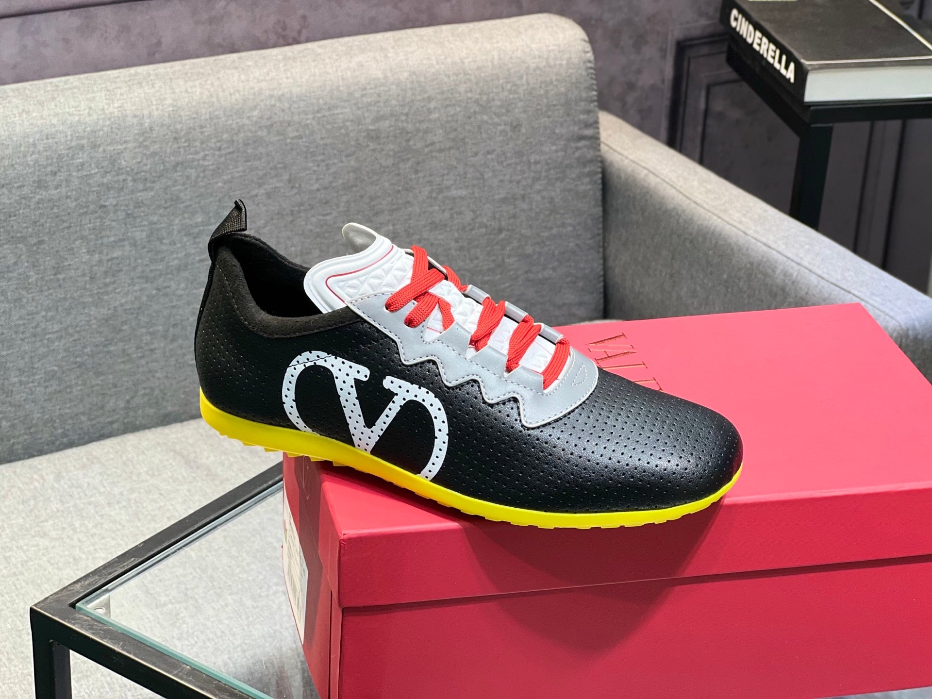 LuxluxHouse Best Quality Shoes Valentino