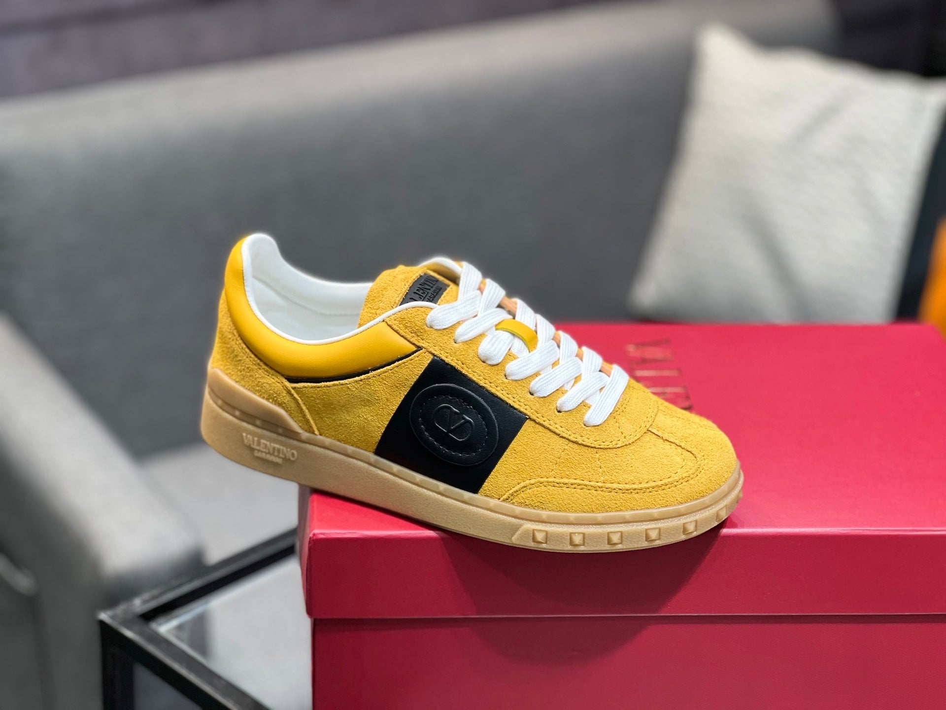 LuxluxHouse Best Quality Shoes Valentino
