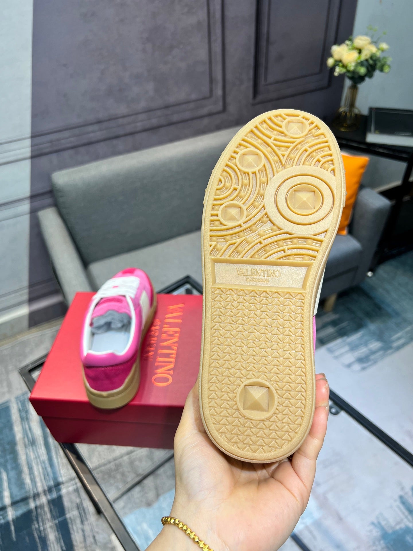 LuxluxHouse Best Quality Shoes Valentino