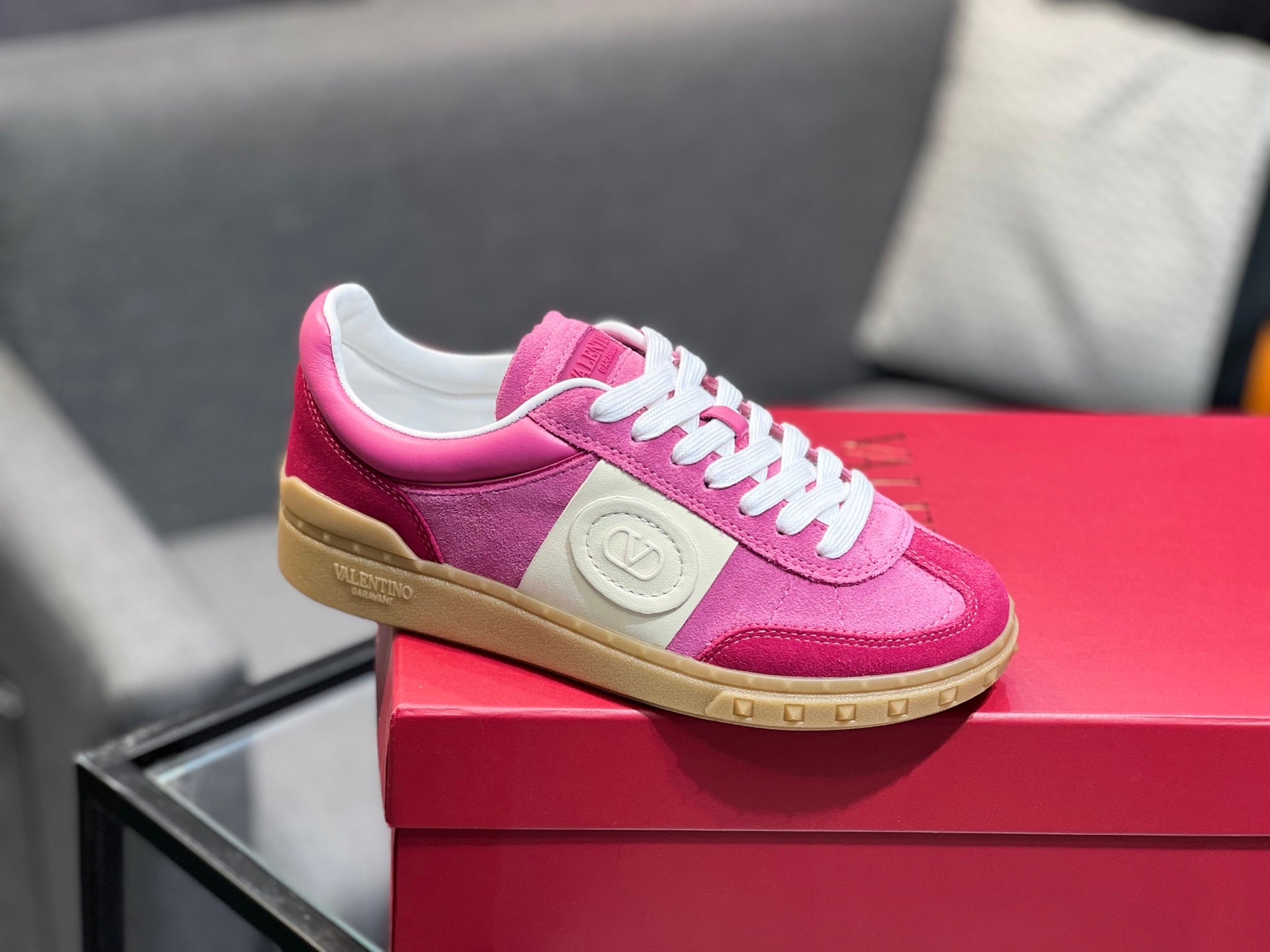 LuxluxHouse Best Quality Shoes Valentino