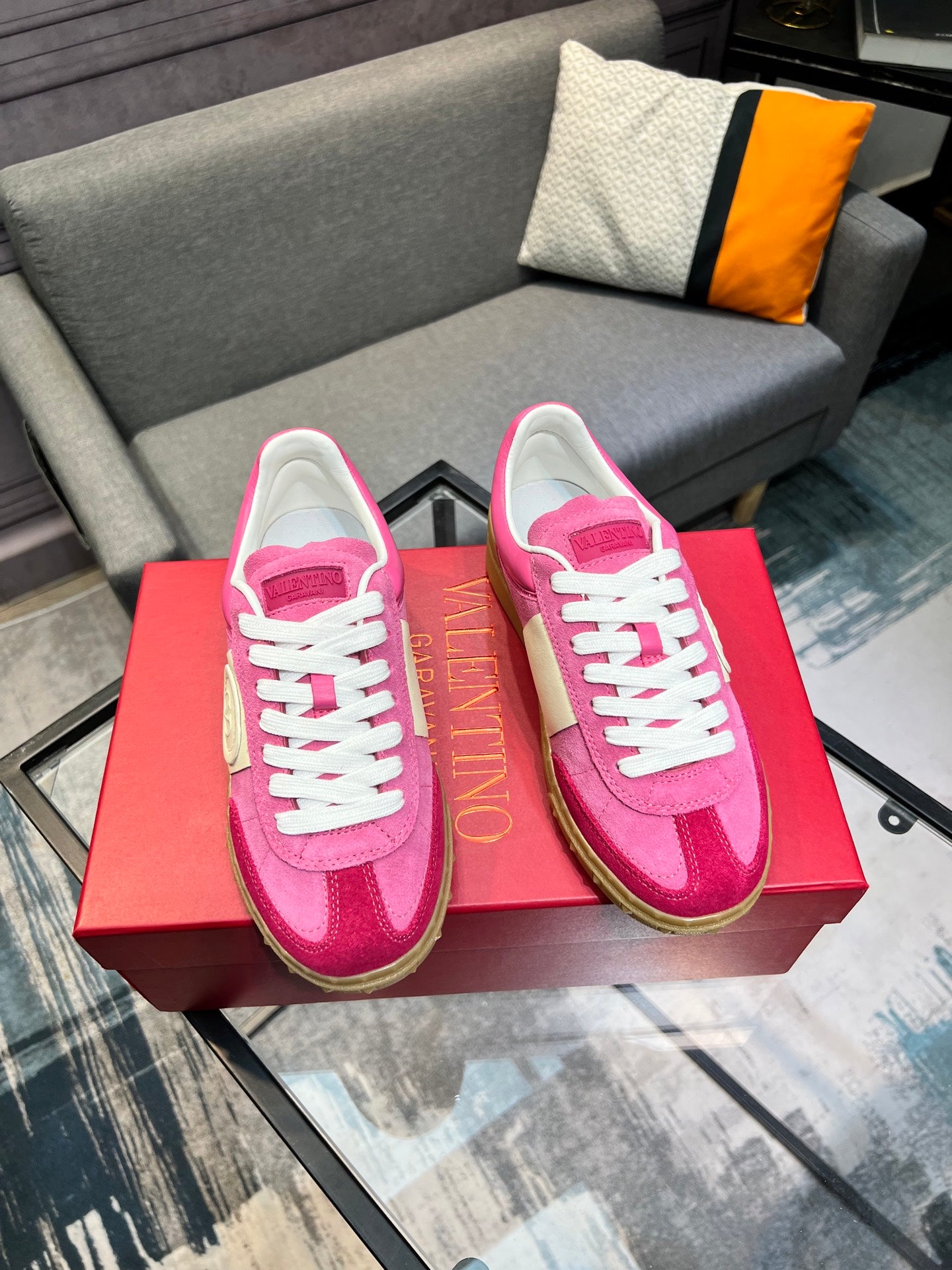LuxluxHouse Best Quality Shoes Valentino