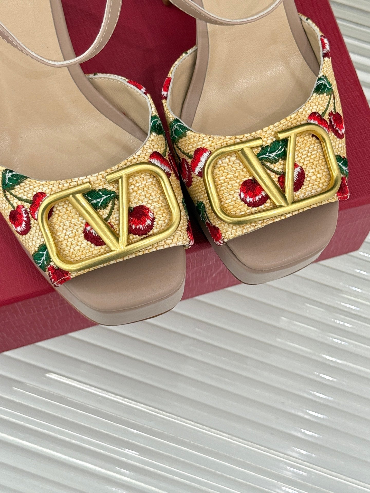 LuxluxHouse Best Quality Valentino Women Shoes