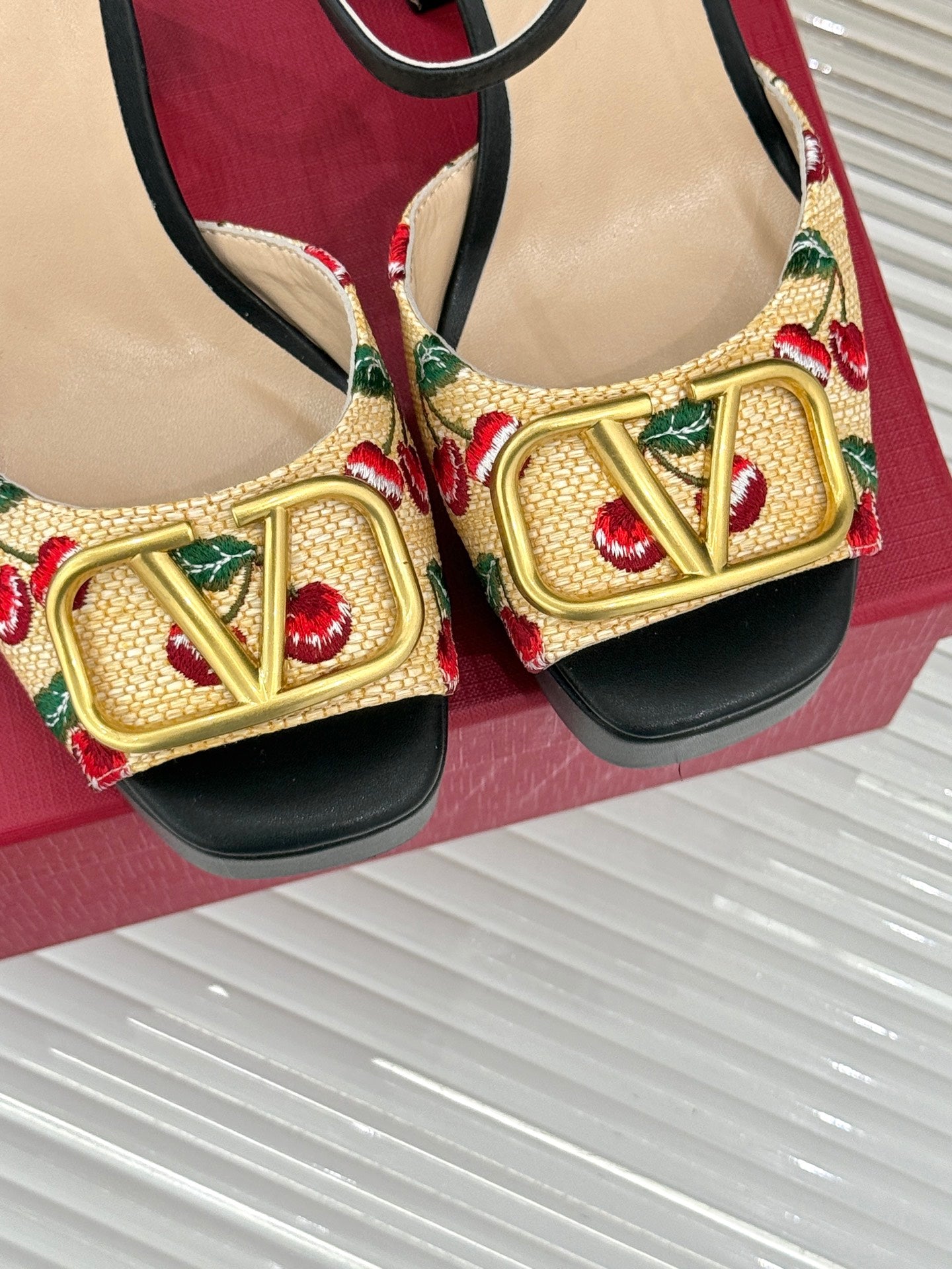 LuxluxHouse Best Quality Valentino Women Shoes