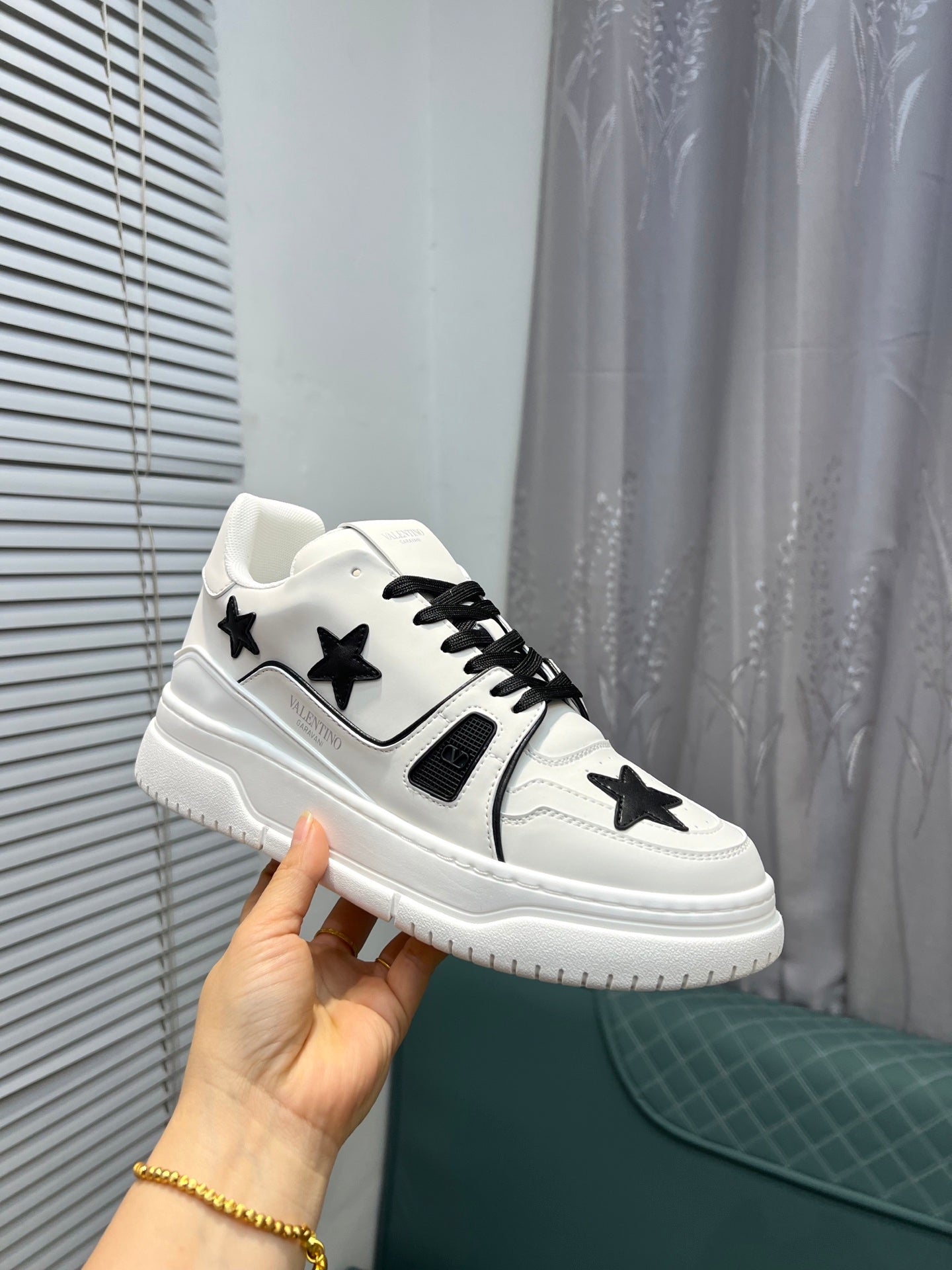 LuxluxHouse Best Quality Shoes Valentino