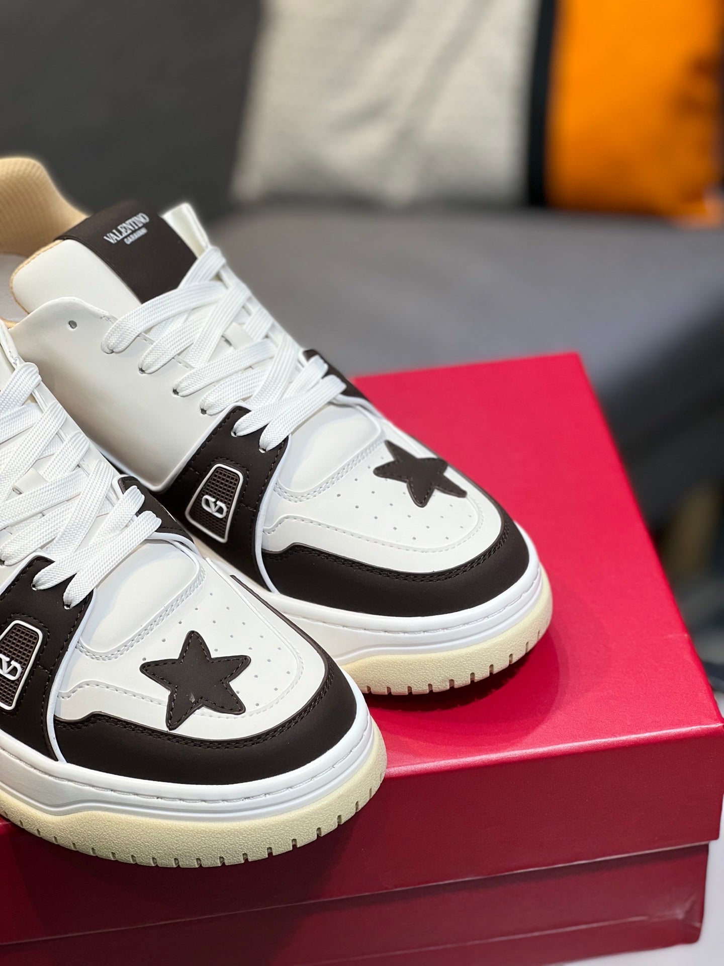 LuxluxHouse Best Quality Shoes Valentino