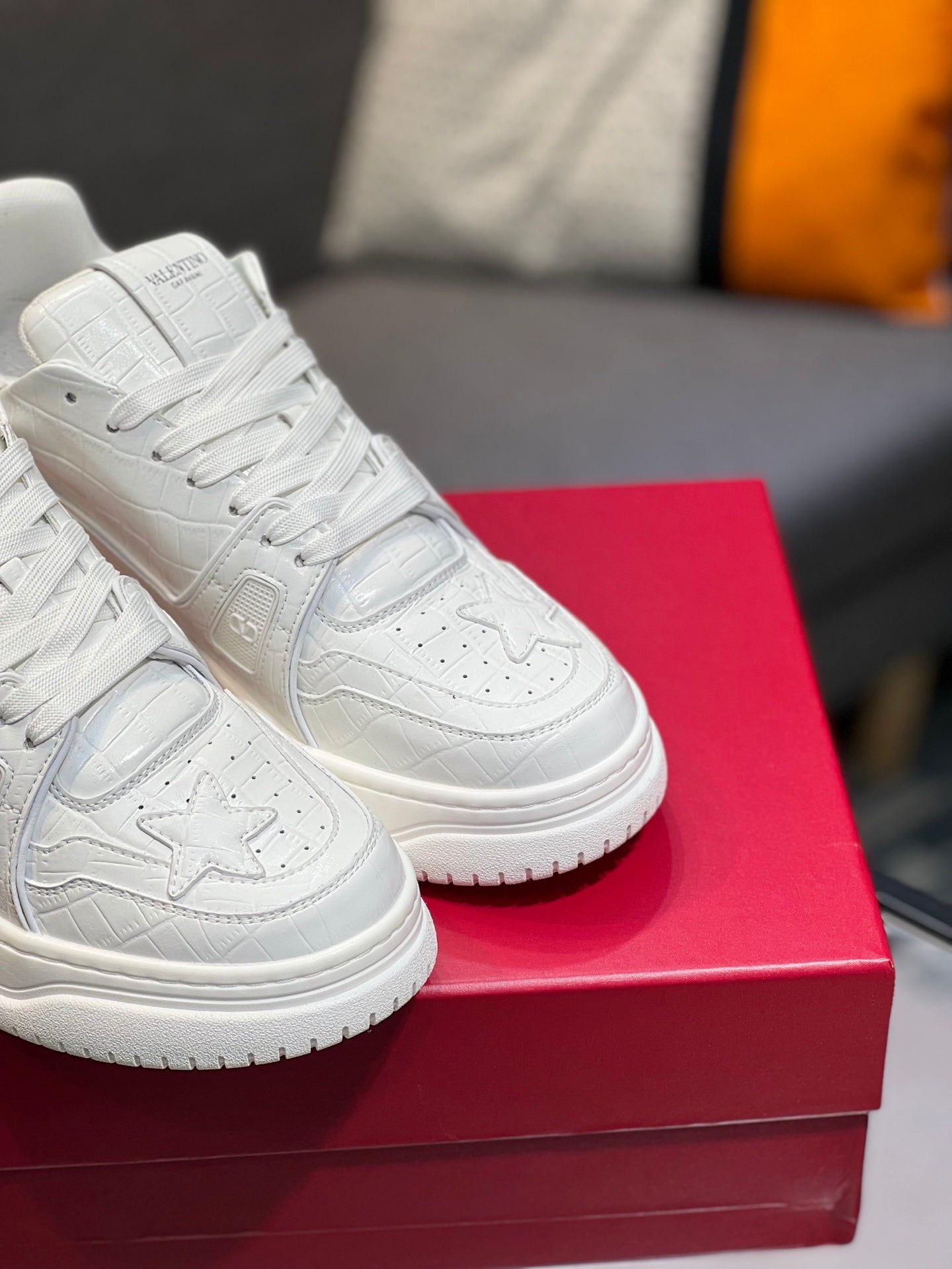 LuxluxHouse Best Quality Shoes Valentino