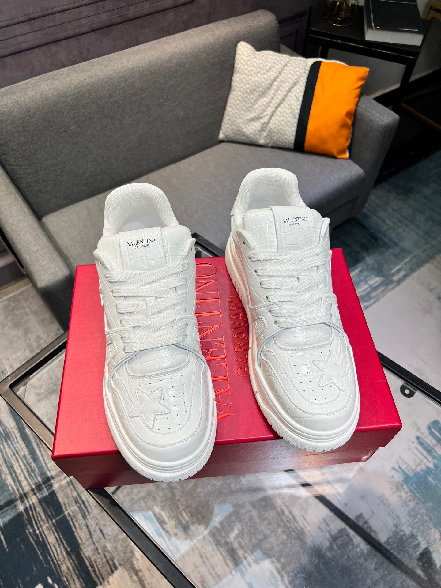 LuxluxHouse Best Quality Shoes Valentino