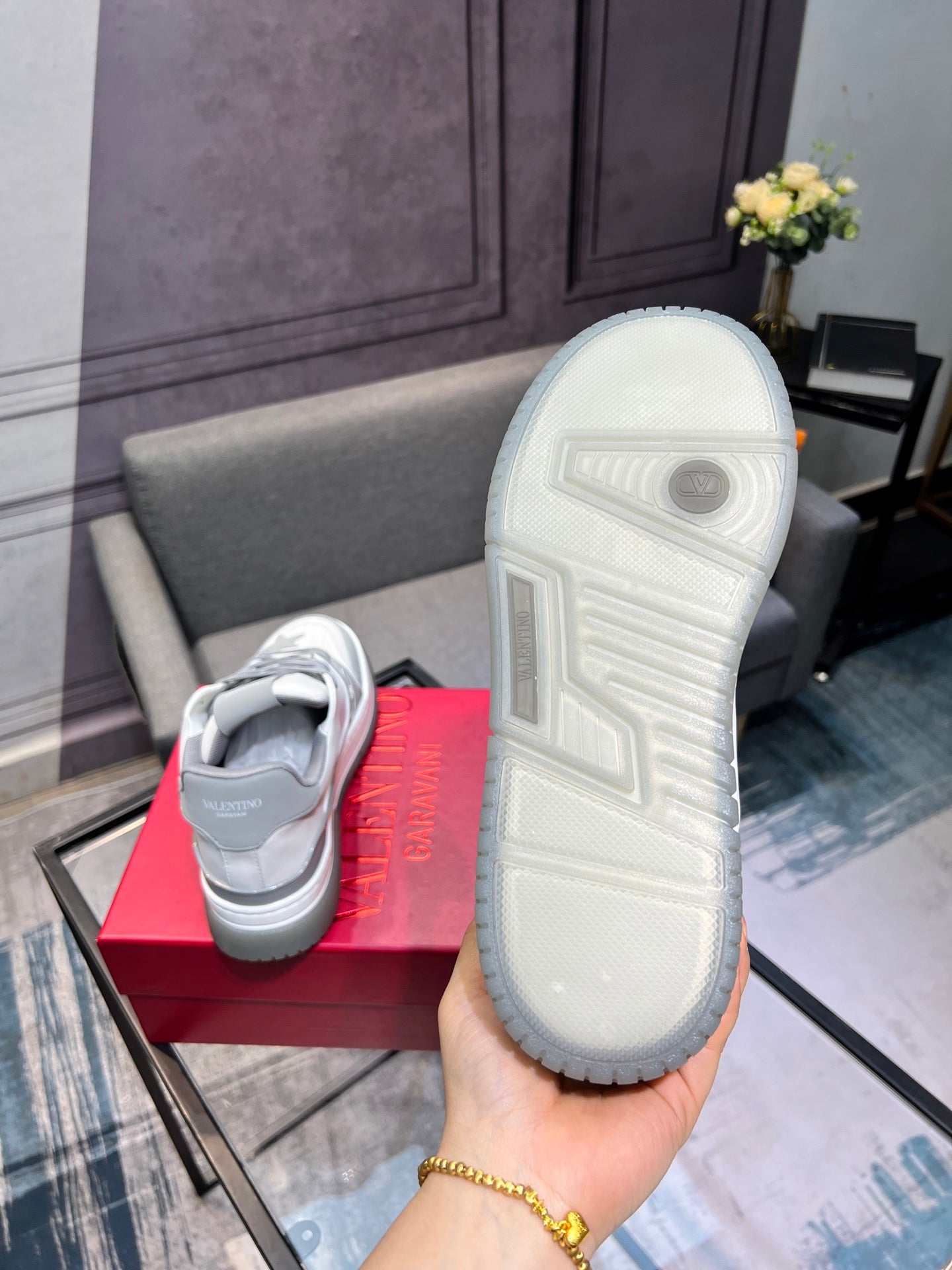 LuxluxHouse Best Quality Shoes Valentino