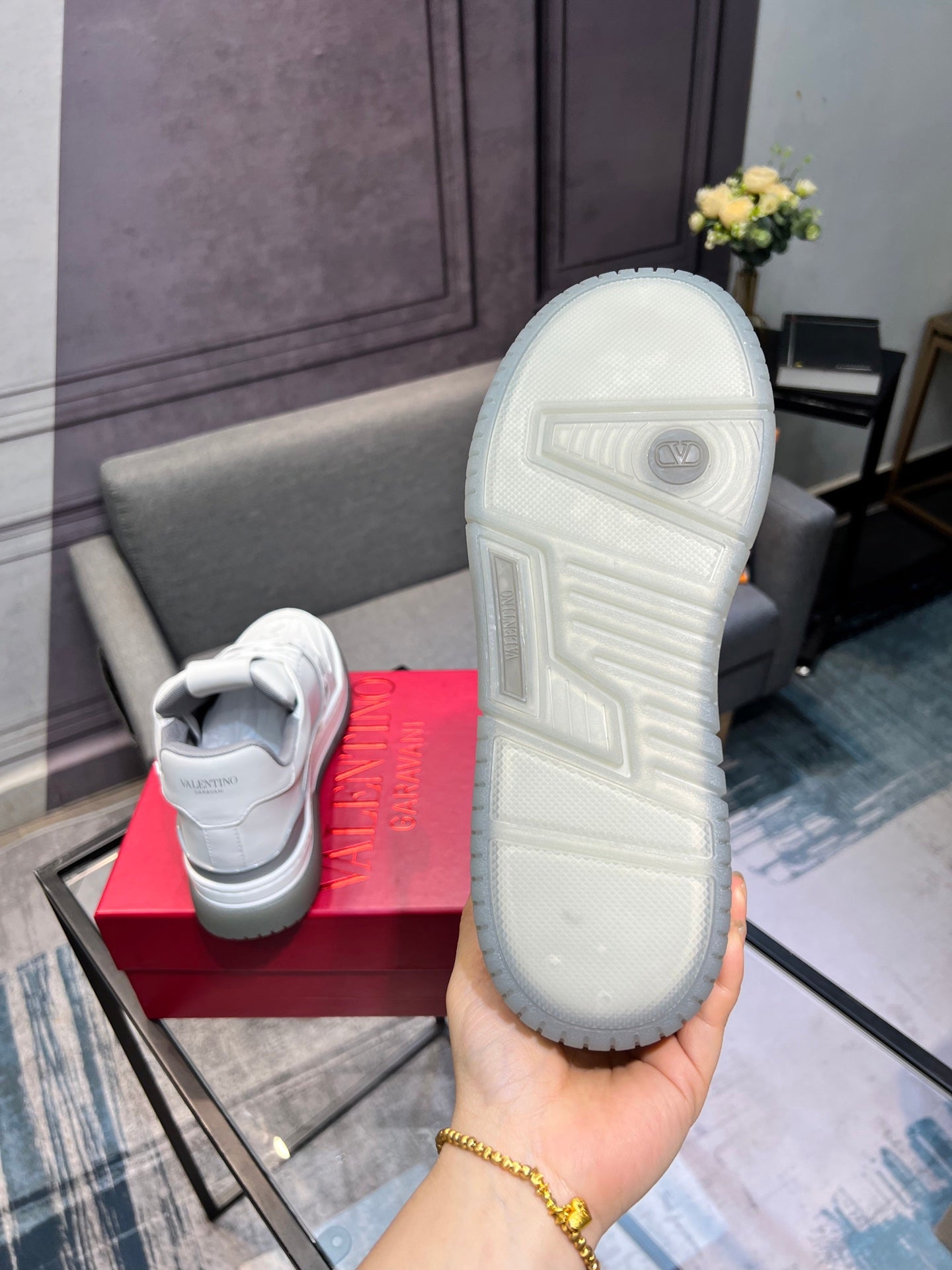 LuxluxHouse Best Quality Shoes Valentino