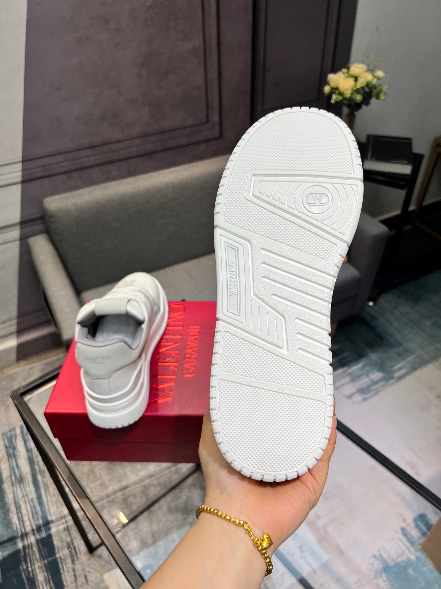 LuxluxHouse Best Quality Shoes Valentino