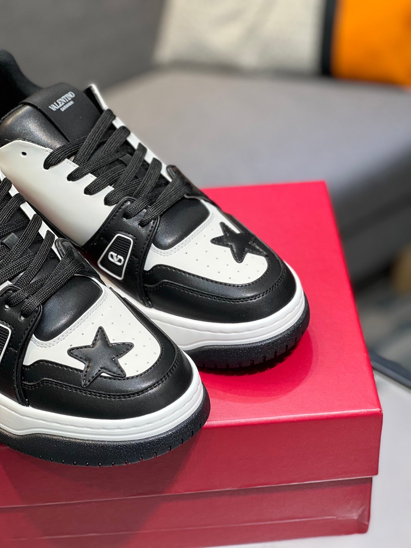 LuxluxHouse Best Quality Shoes Valentino