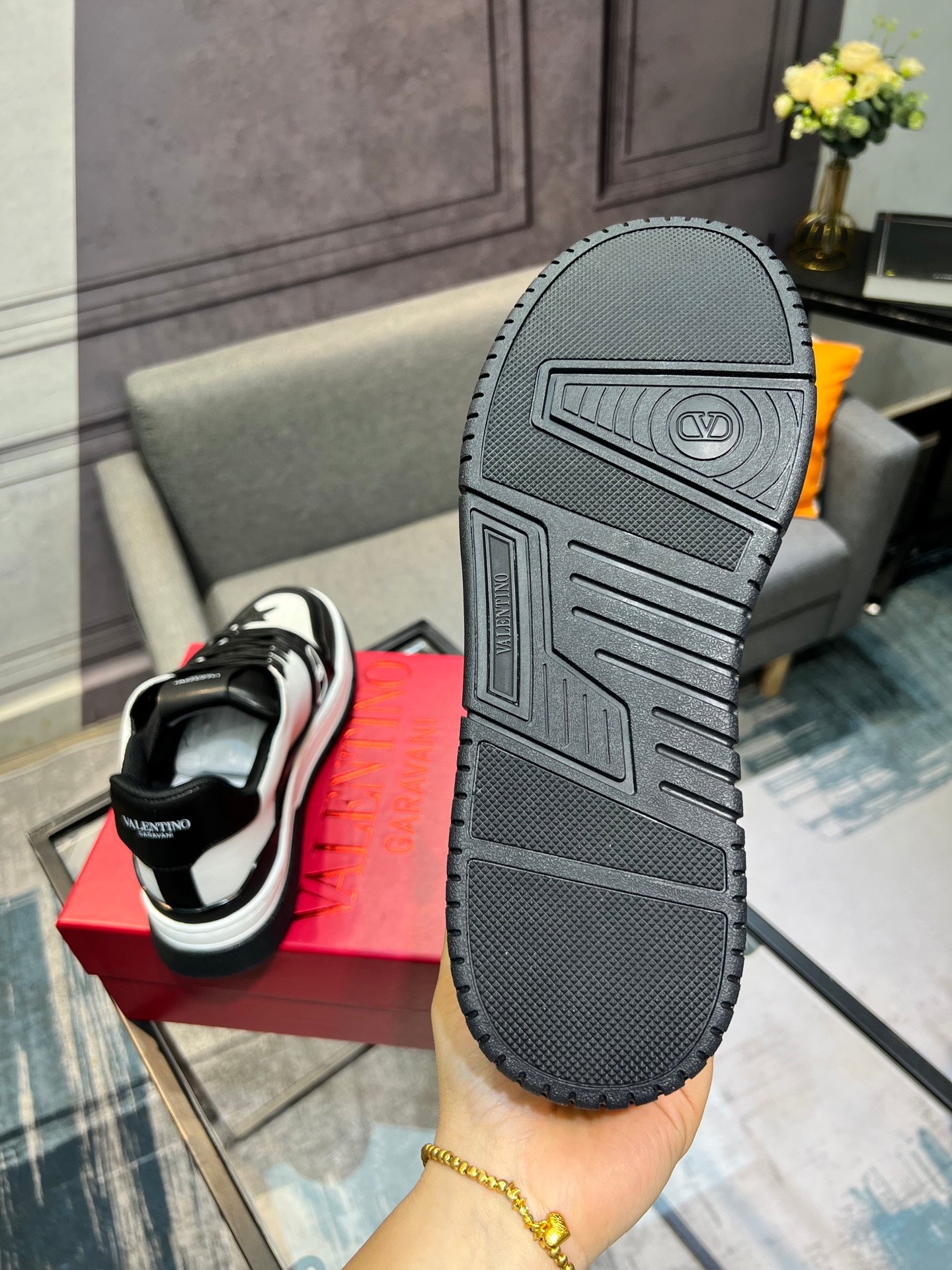 LuxluxHouse Best Quality Shoes Valentino
