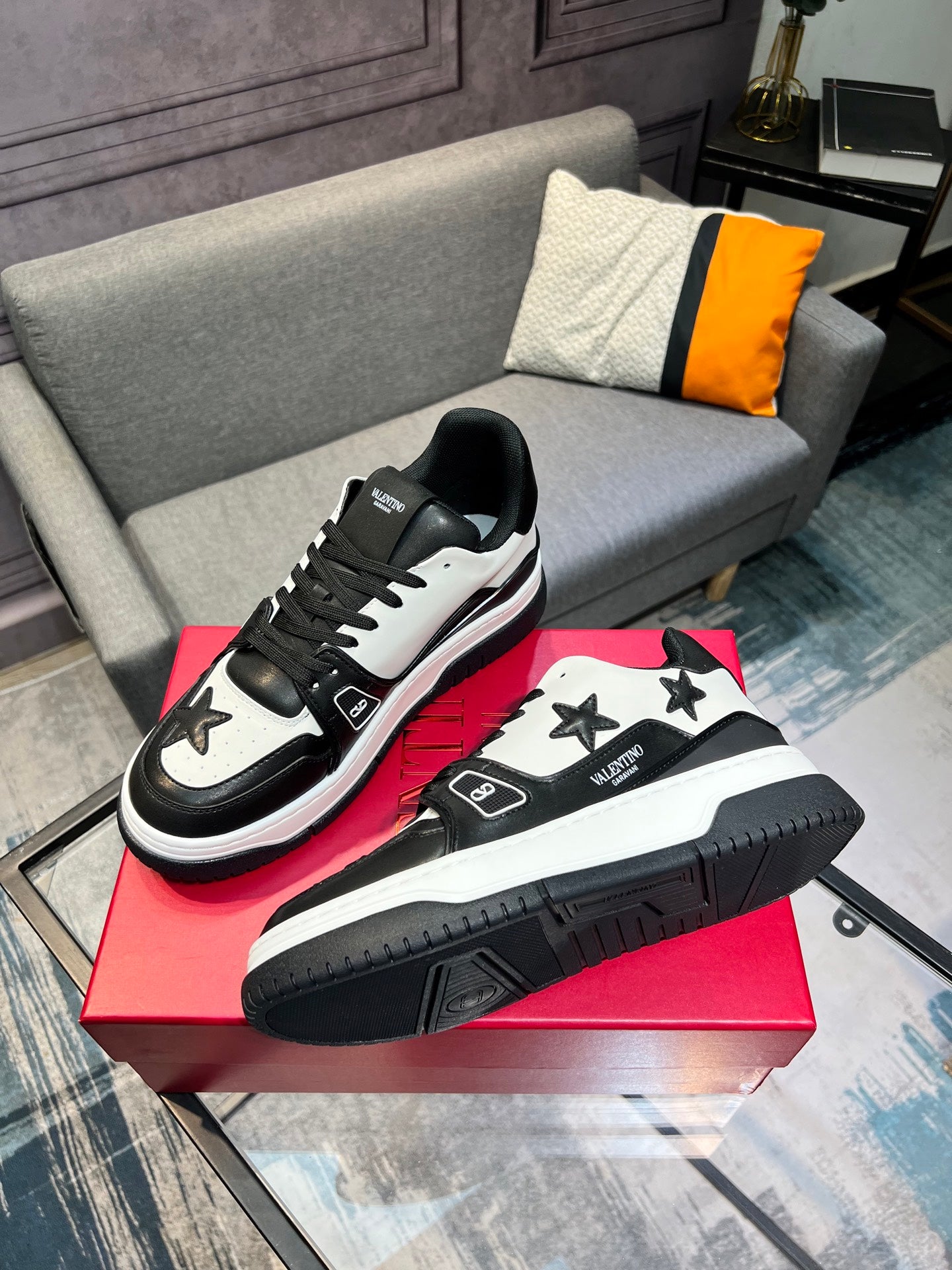 LuxluxHouse Best Quality Shoes Valentino