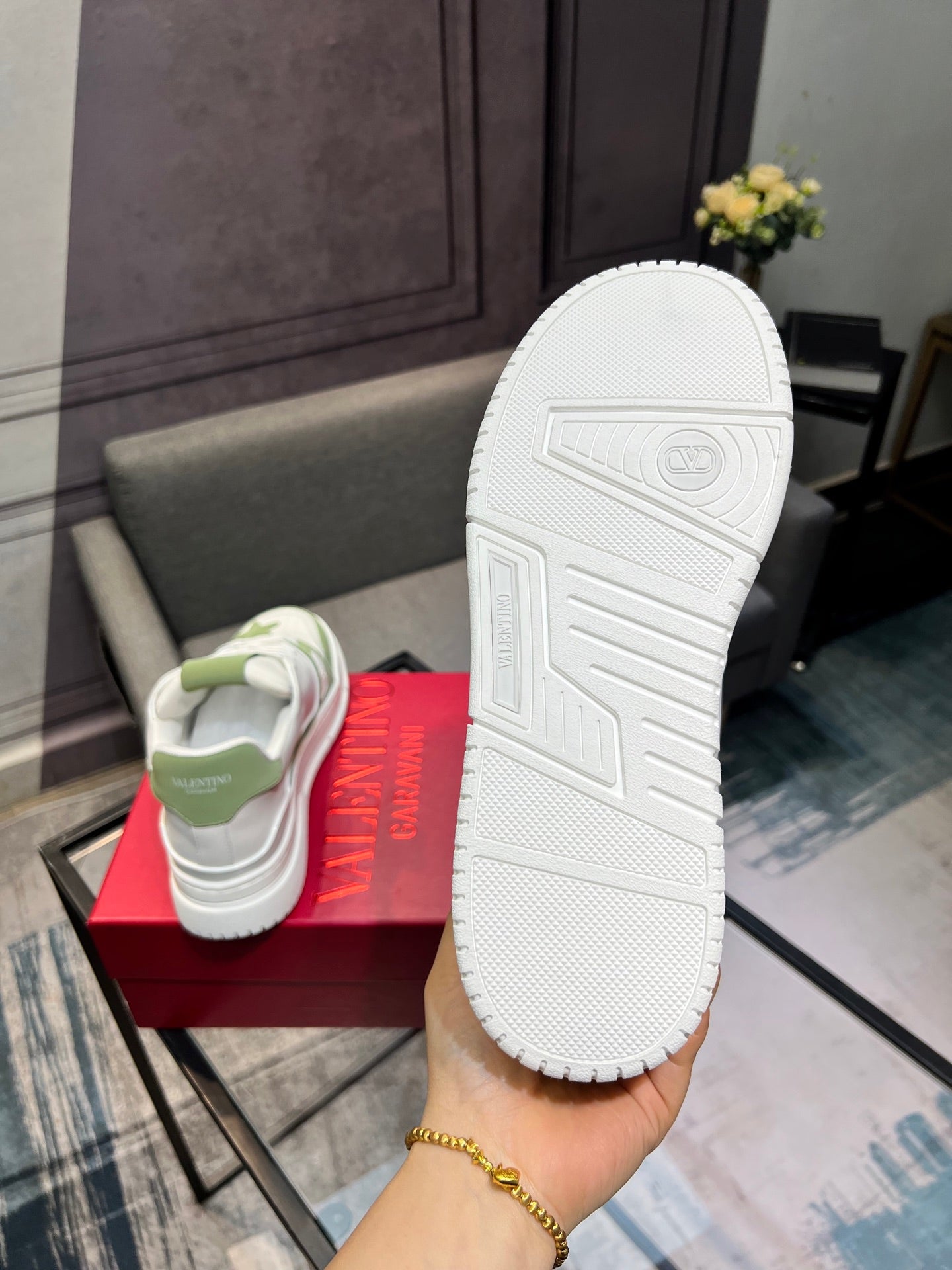 LuxluxHouse Best Quality Shoes Valentino