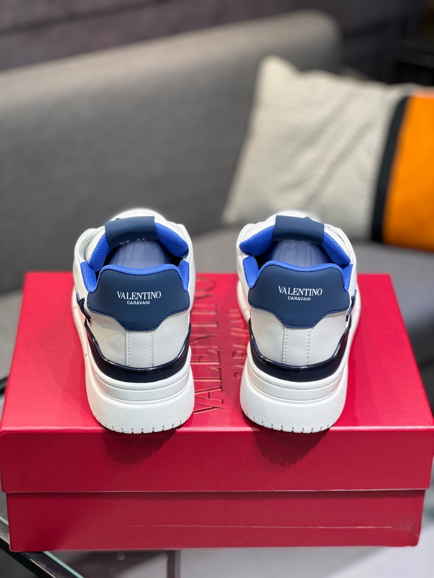 LuxluxHouse Best Quality Shoes Valentino