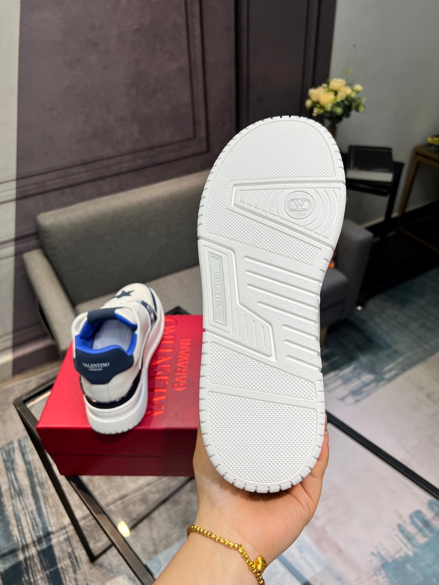 LuxluxHouse Best Quality Shoes Valentino