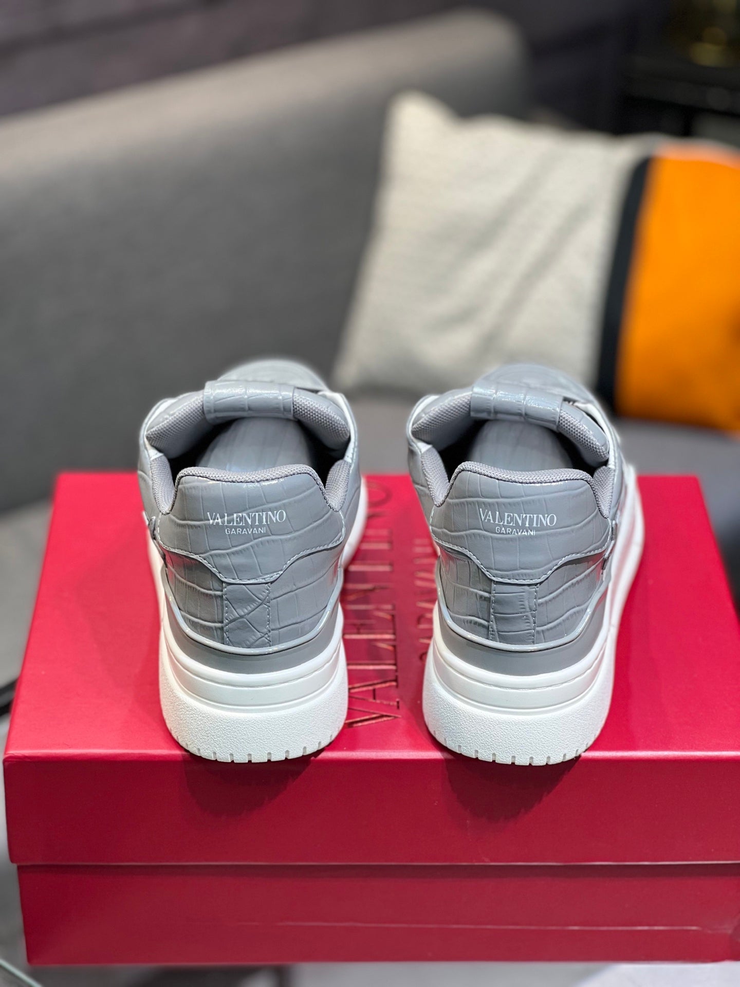 LuxluxHouse Best Quality Shoes Valentino