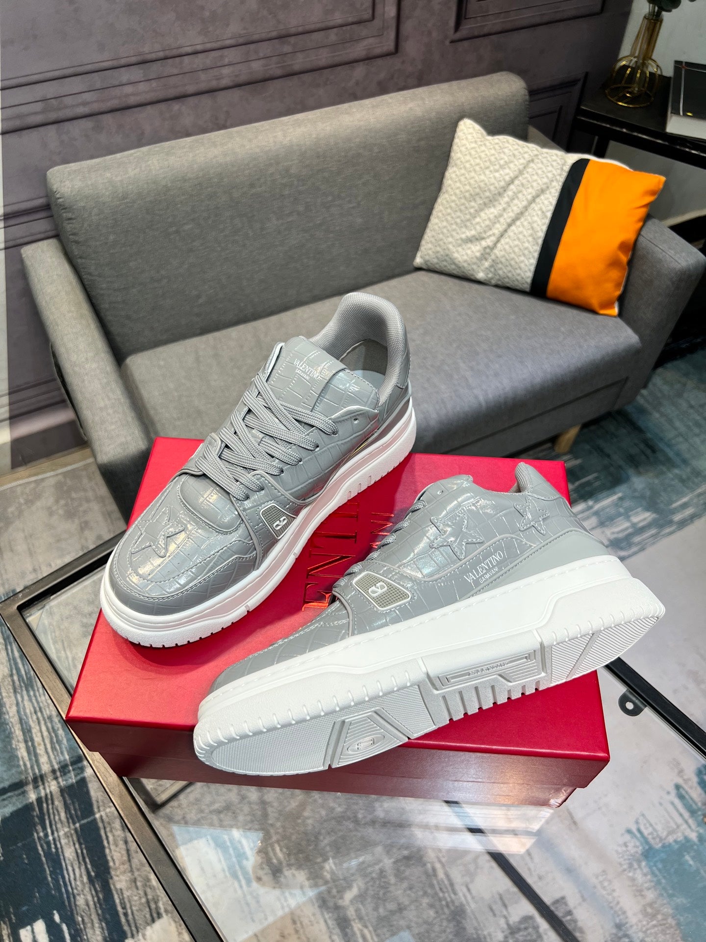 LuxluxHouse Best Quality Shoes Valentino