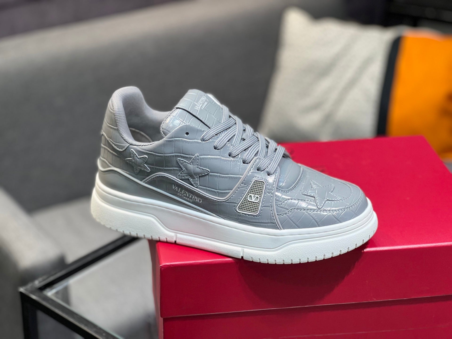 LuxluxHouse Best Quality Shoes Valentino