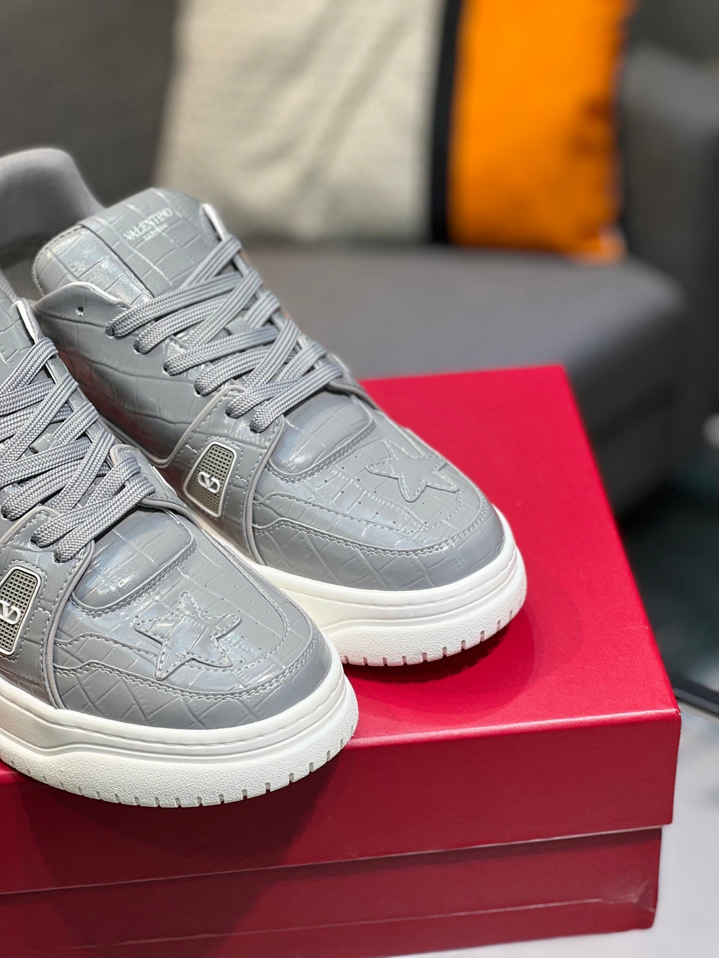 LuxluxHouse Best Quality Shoes Valentino