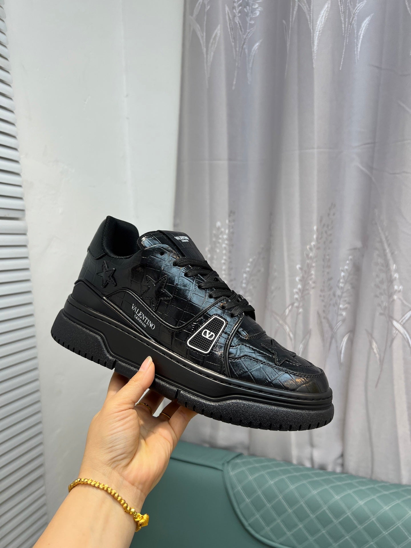 LuxluxHouse Best Quality Shoes Valentino