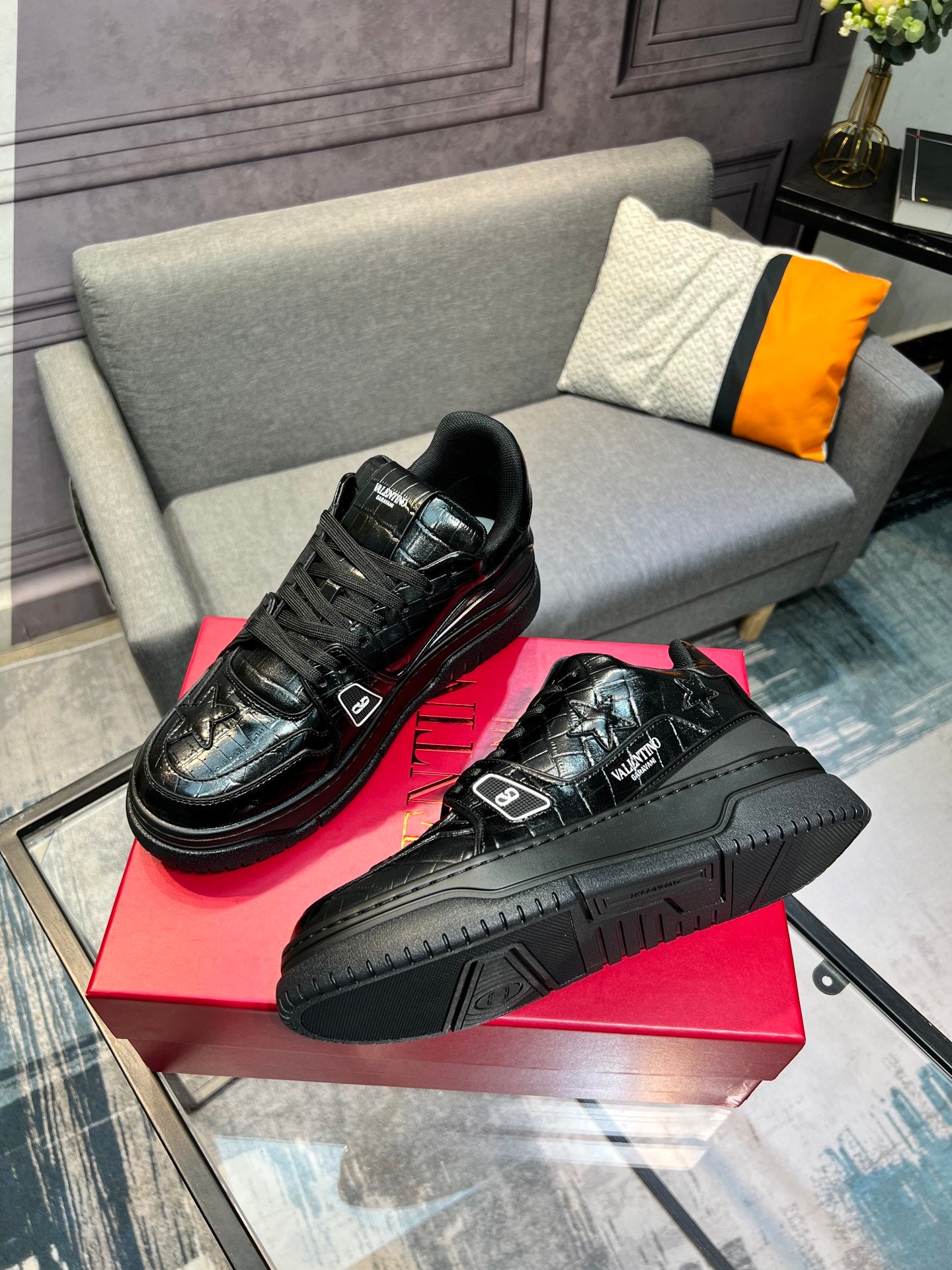 LuxluxHouse Best Quality Shoes Valentino