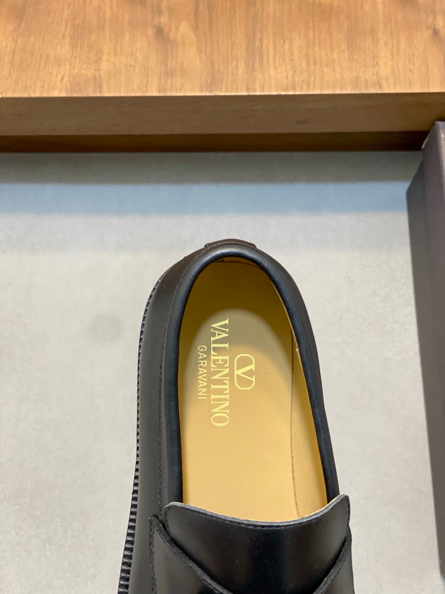 LuxluxHouse Best Quality Shoes Valentino