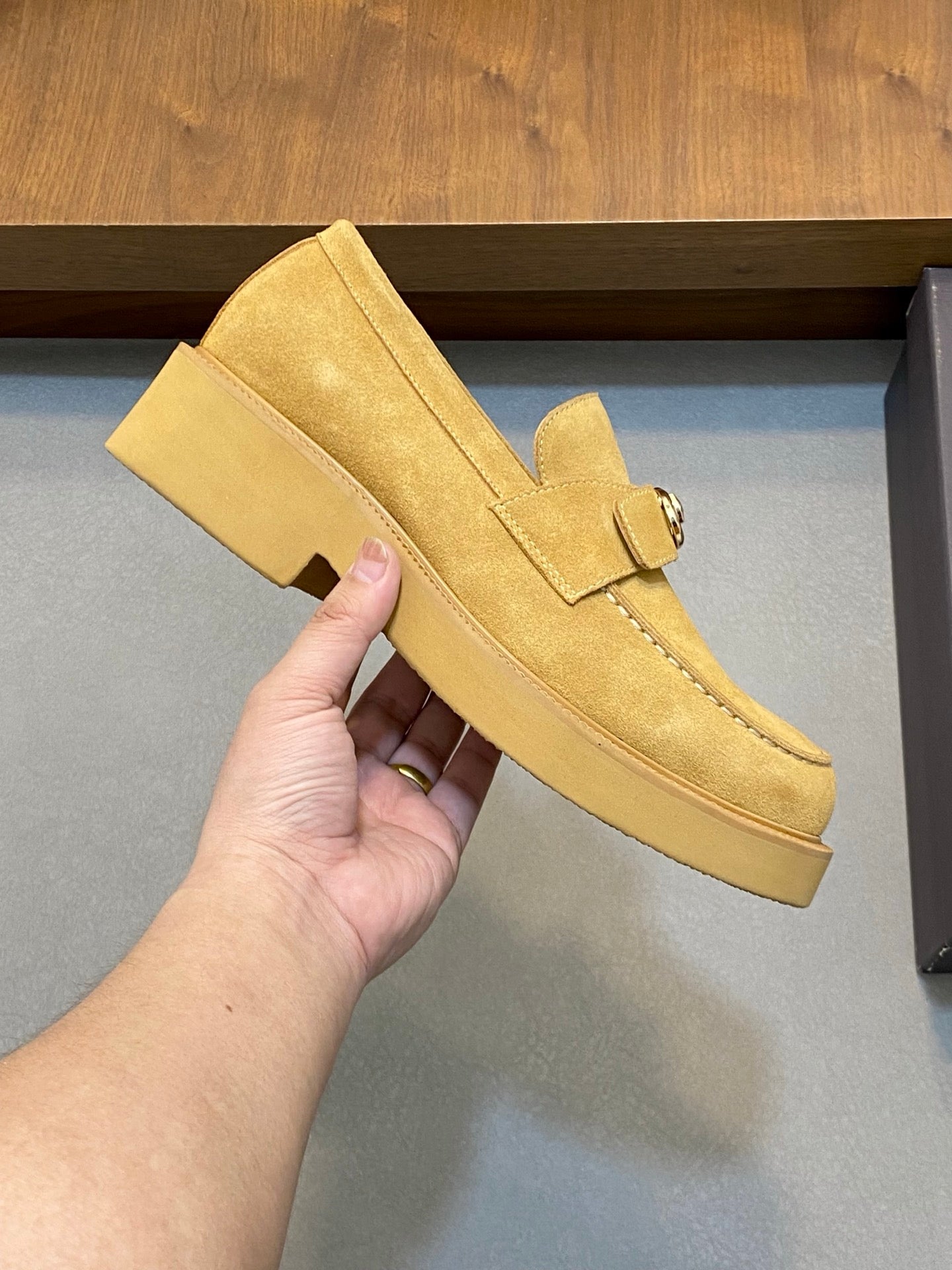 LuxluxHouse Best Quality Shoes Valentino