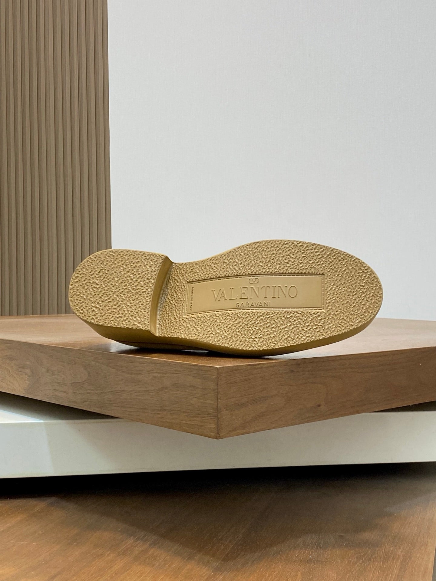 LuxluxHouse Best Quality Shoes Valentino