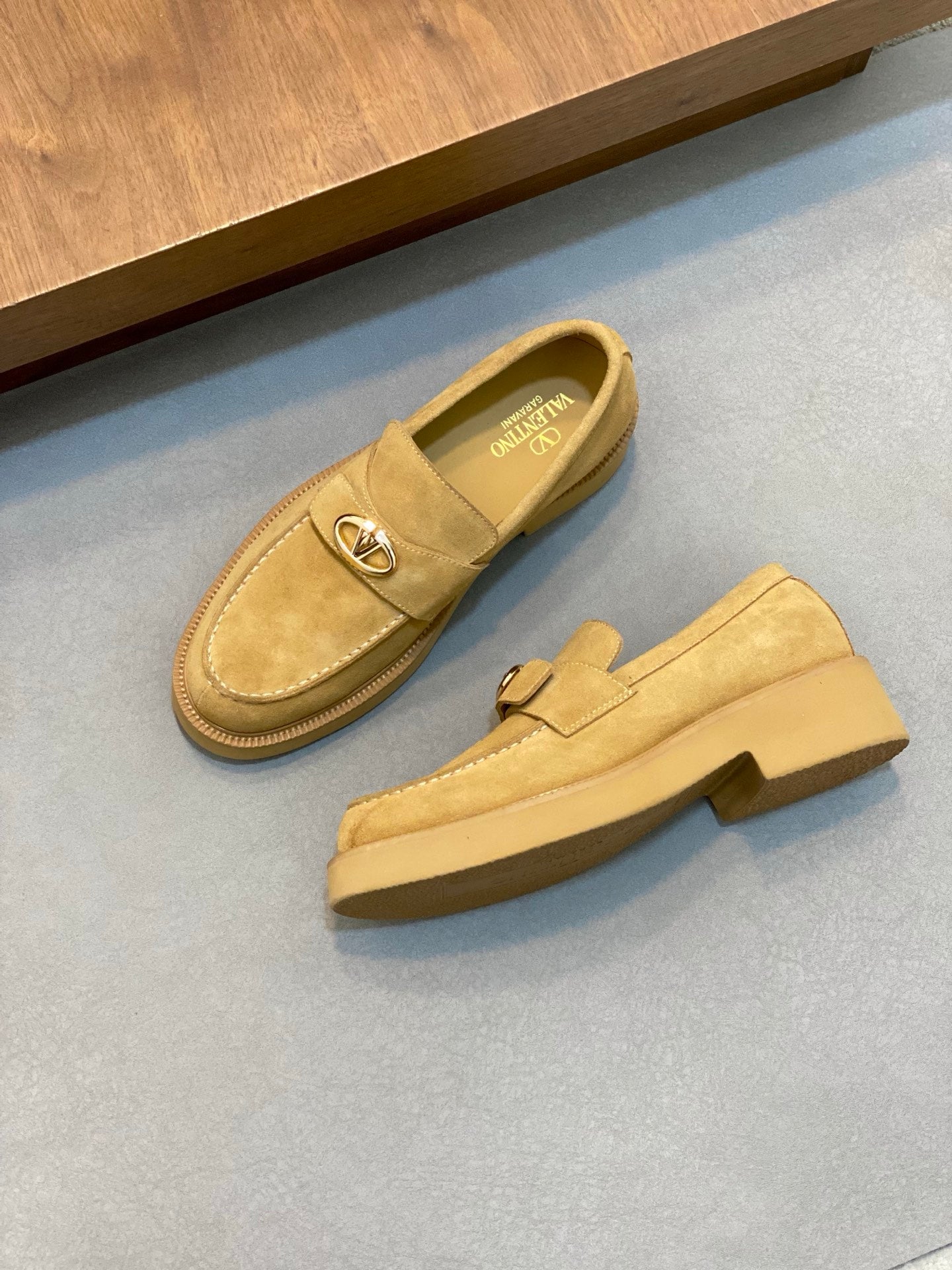 LuxluxHouse Best Quality Shoes Valentino