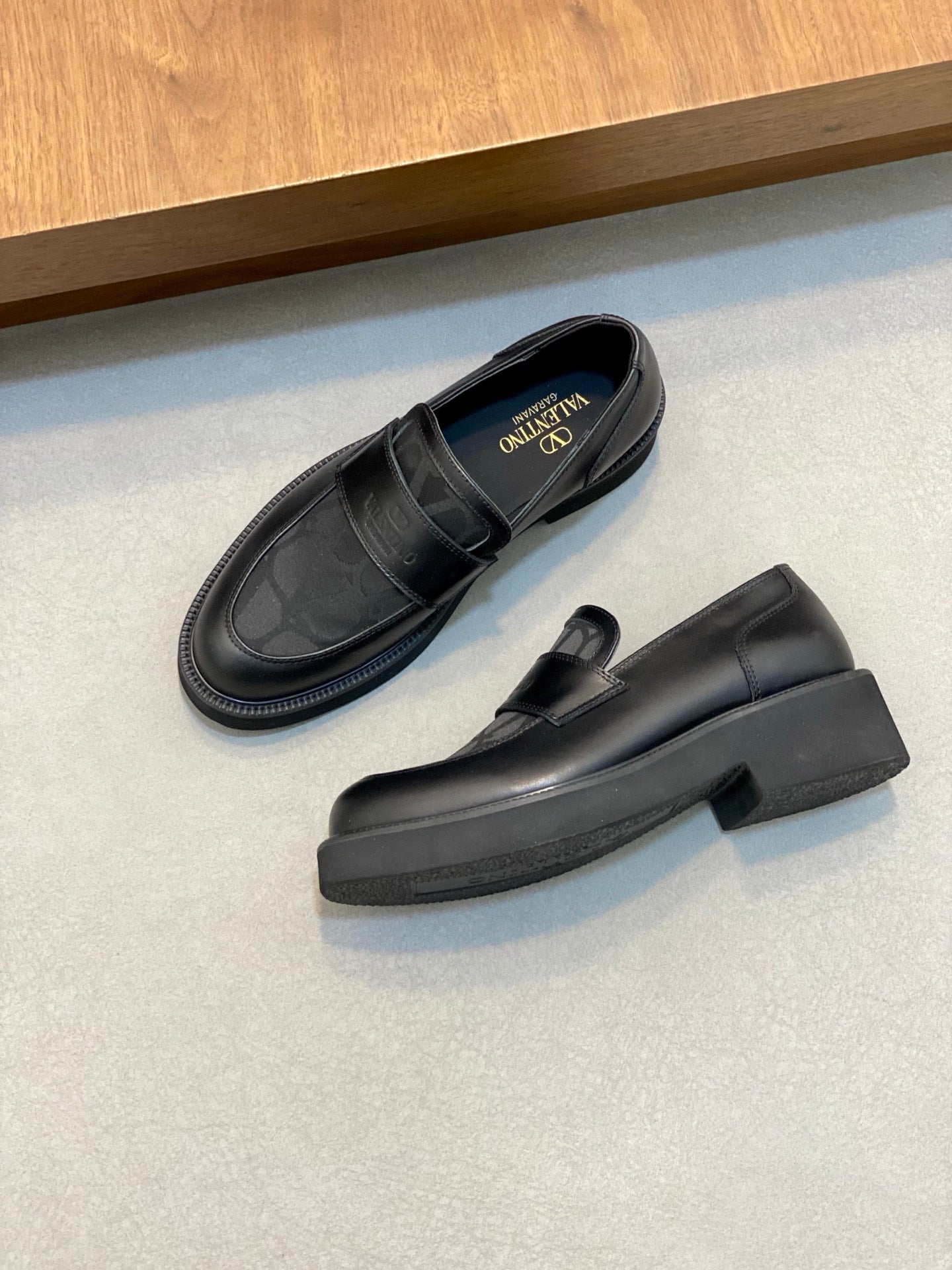 LuxluxHouse Best Quality Shoes Valentino