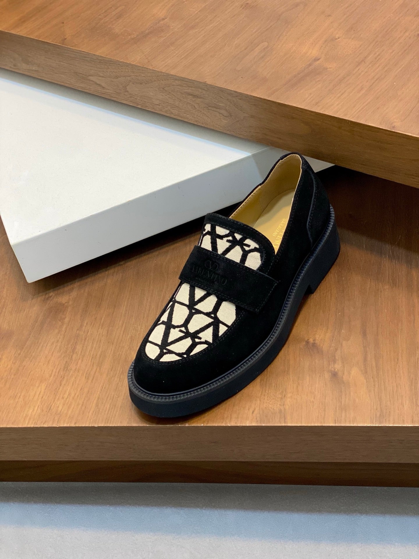 LuxluxHouse Best Quality Shoes Valentino