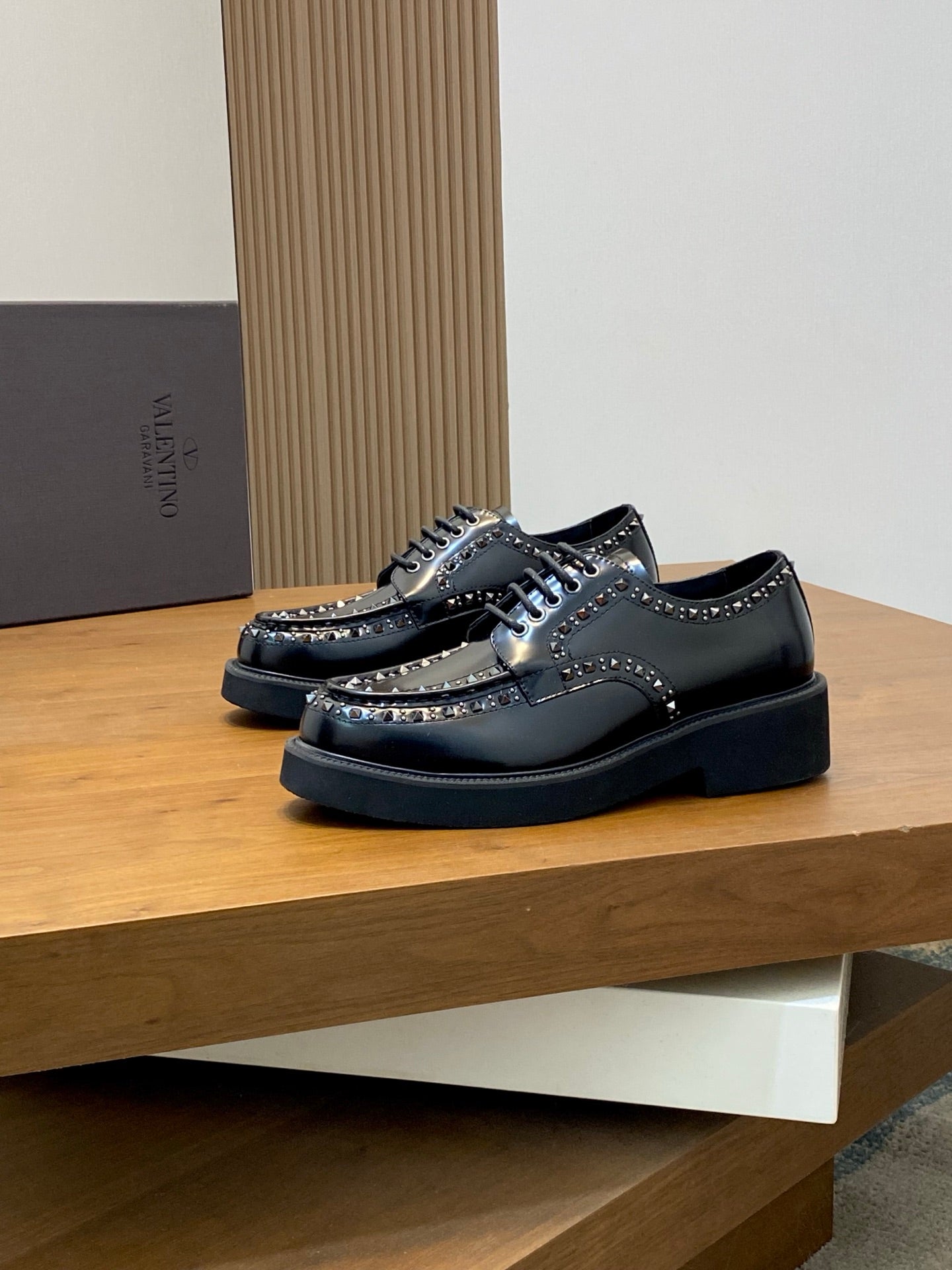 LuxluxHouse Best Quality Shoes Valentino