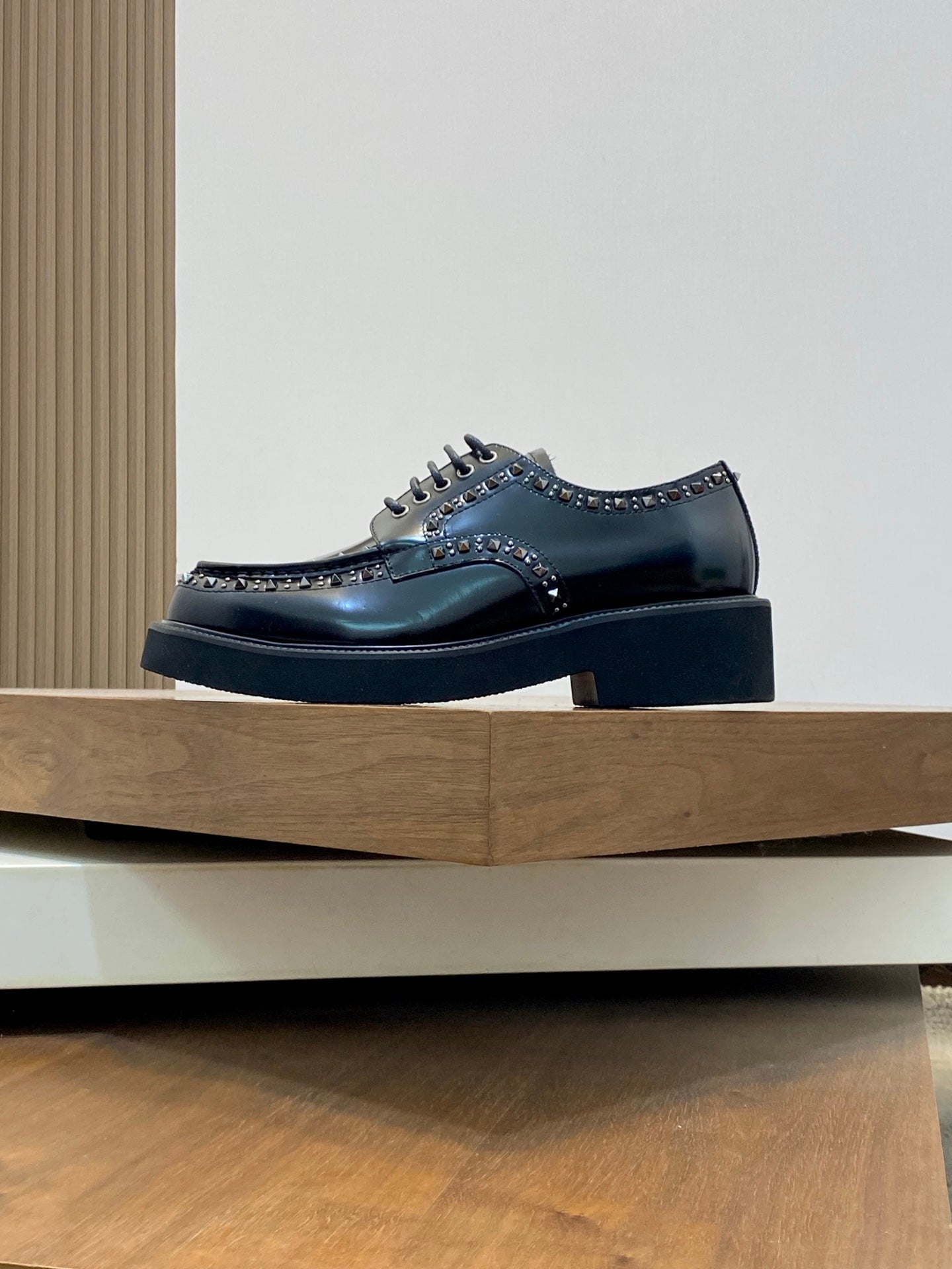 LuxluxHouse Best Quality Shoes Valentino