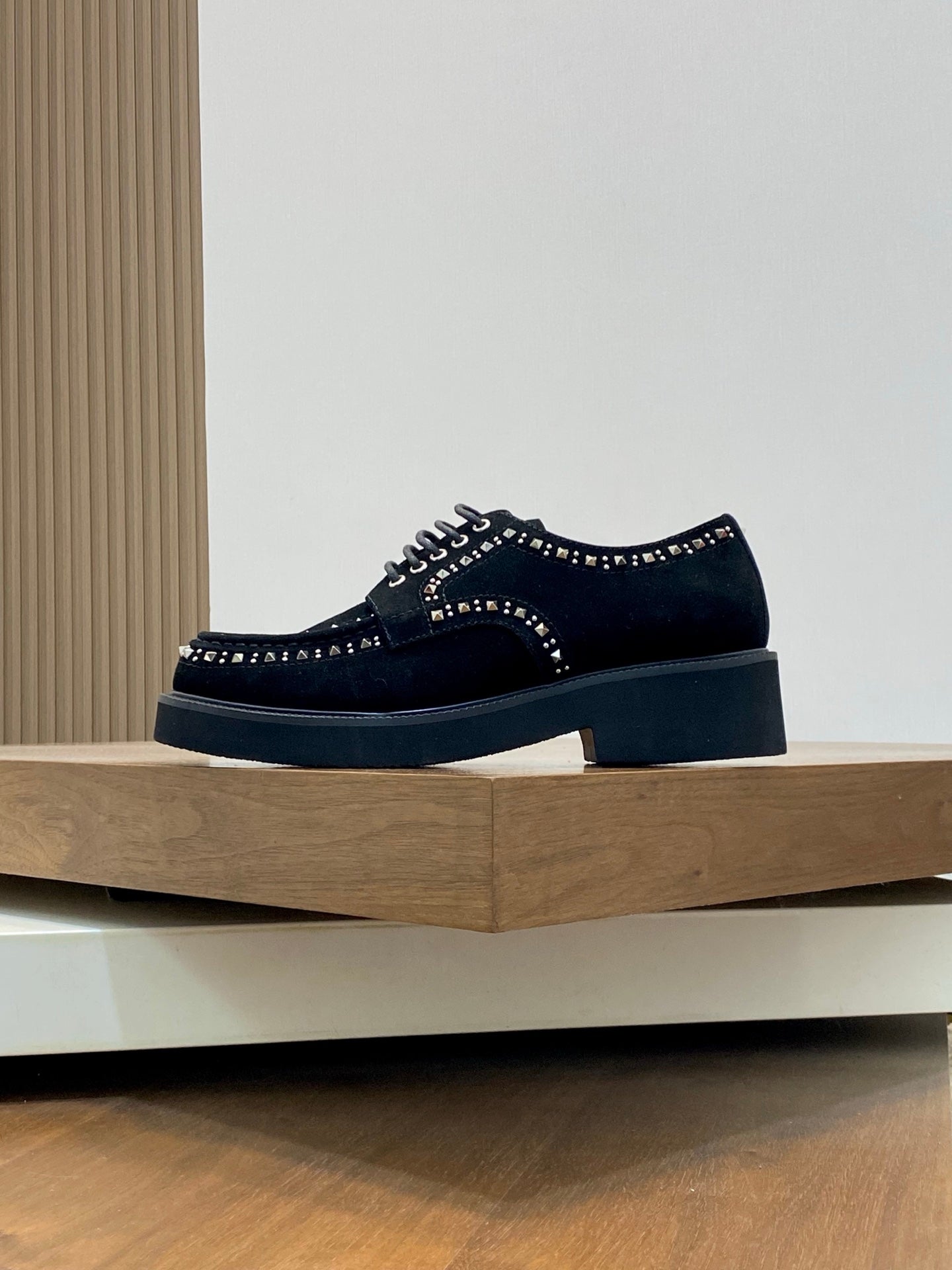 LuxluxHouse Best Quality Shoes Valentino