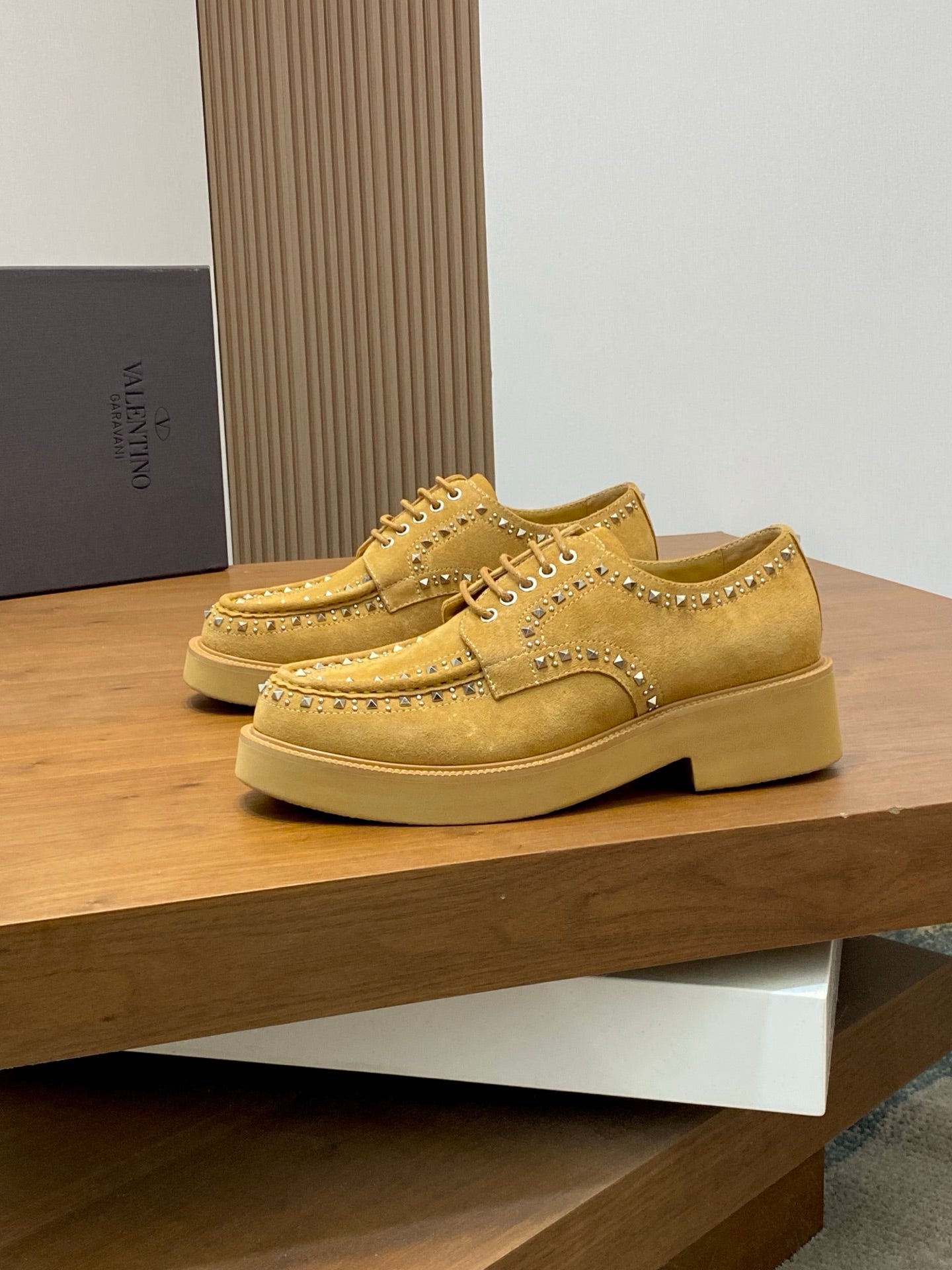 LuxluxHouse Best Quality Shoes Valentino