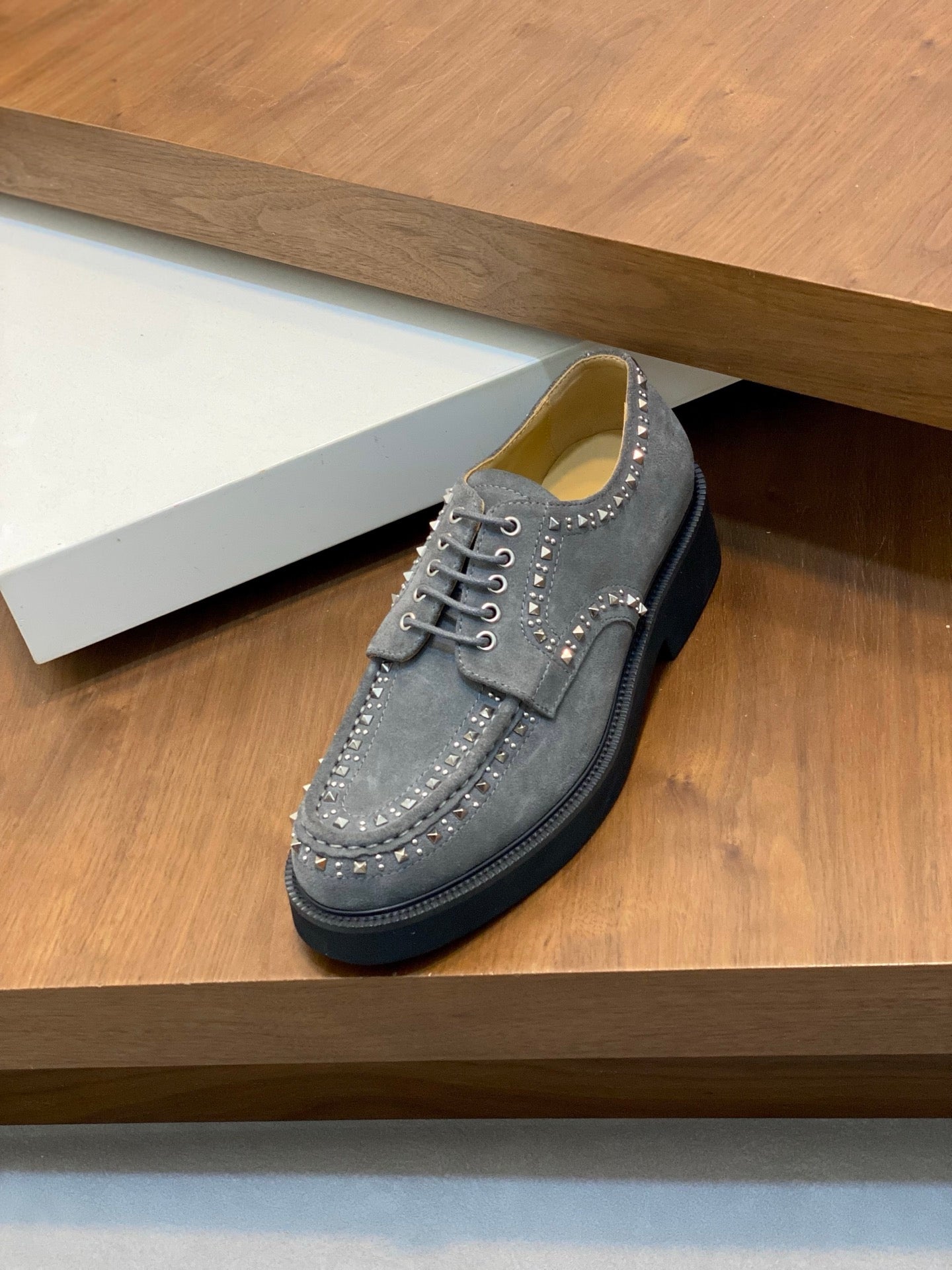 LuxluxHouse Best Quality Shoes Valentino