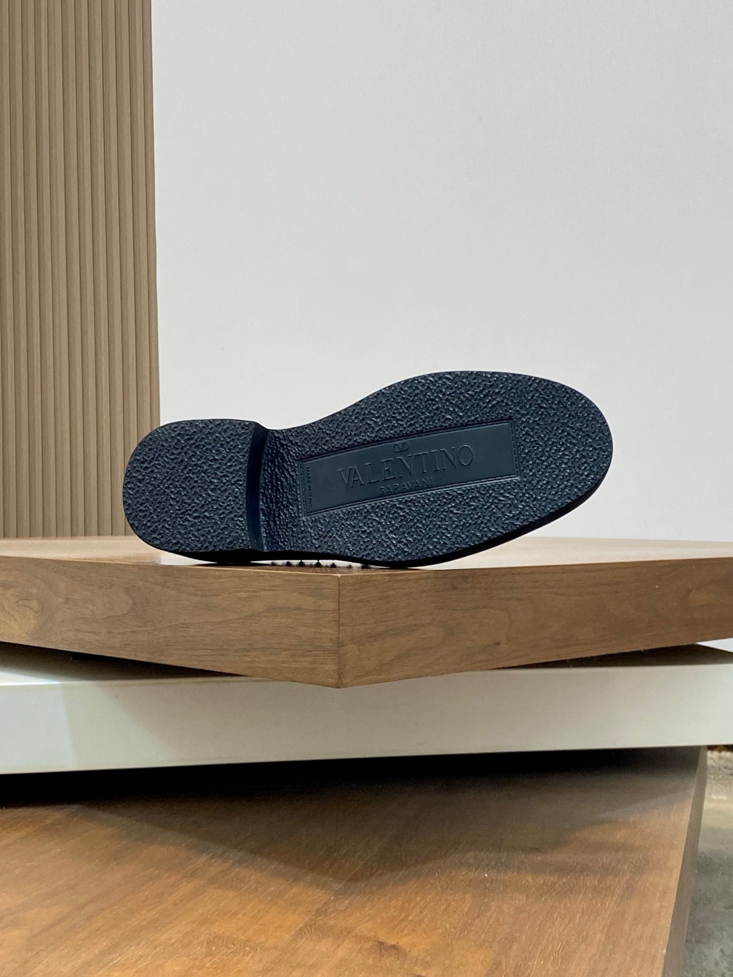LuxluxHouse Best Quality Shoes Valentino