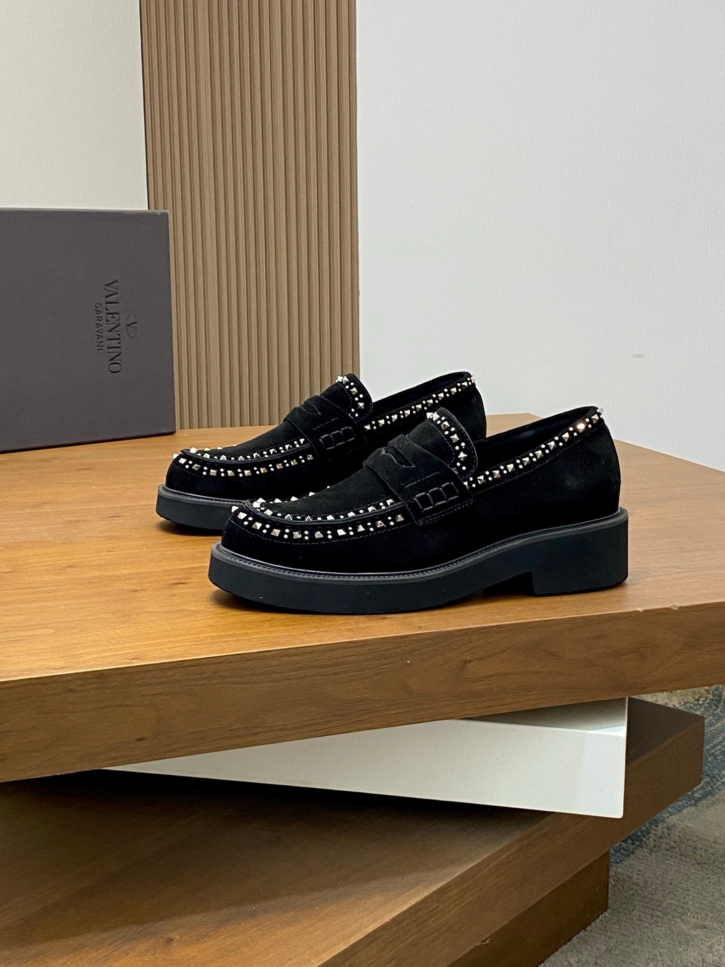 LuxluxHouse Best Quality Shoes Valentino