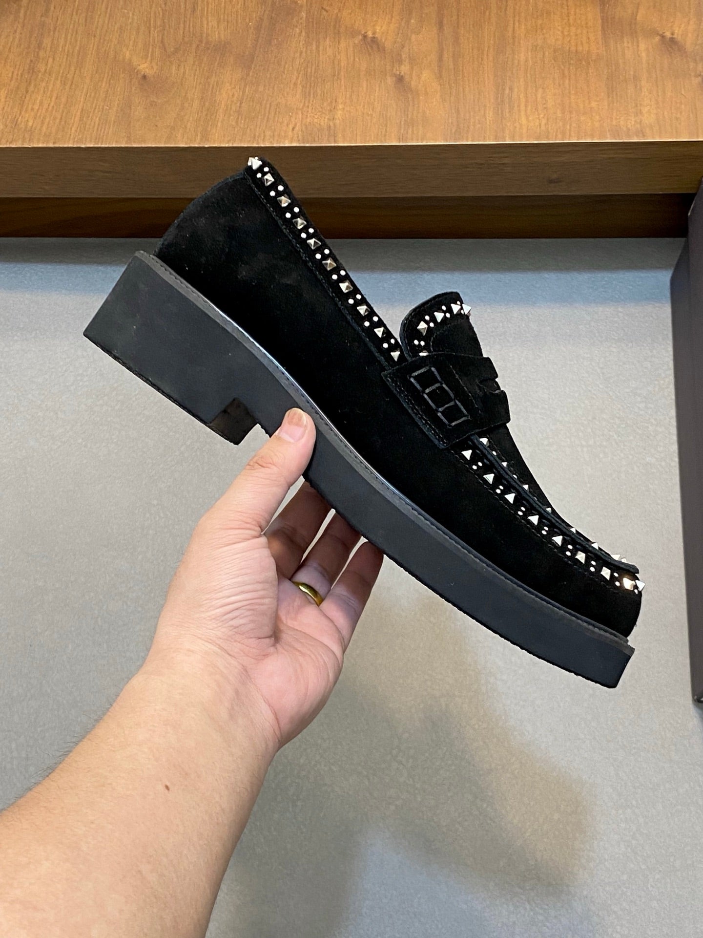 LuxluxHouse Best Quality Shoes Valentino