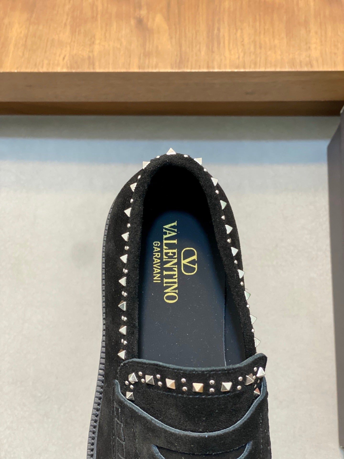 LuxluxHouse Best Quality Shoes Valentino