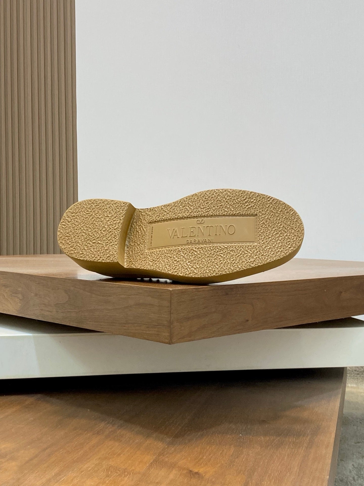 LuxluxHouse Best Quality Shoes Valentino