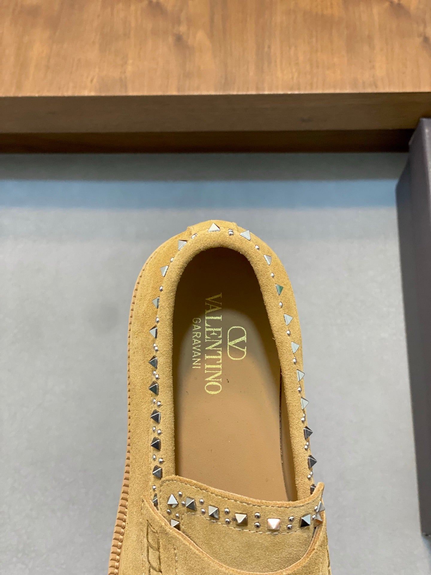 LuxluxHouse Best Quality Shoes Valentino