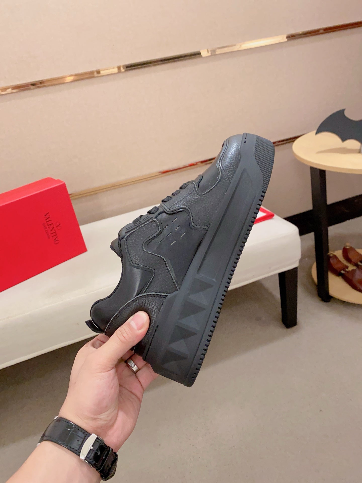 LuxluxHouse Best Quality Shoes Valentino