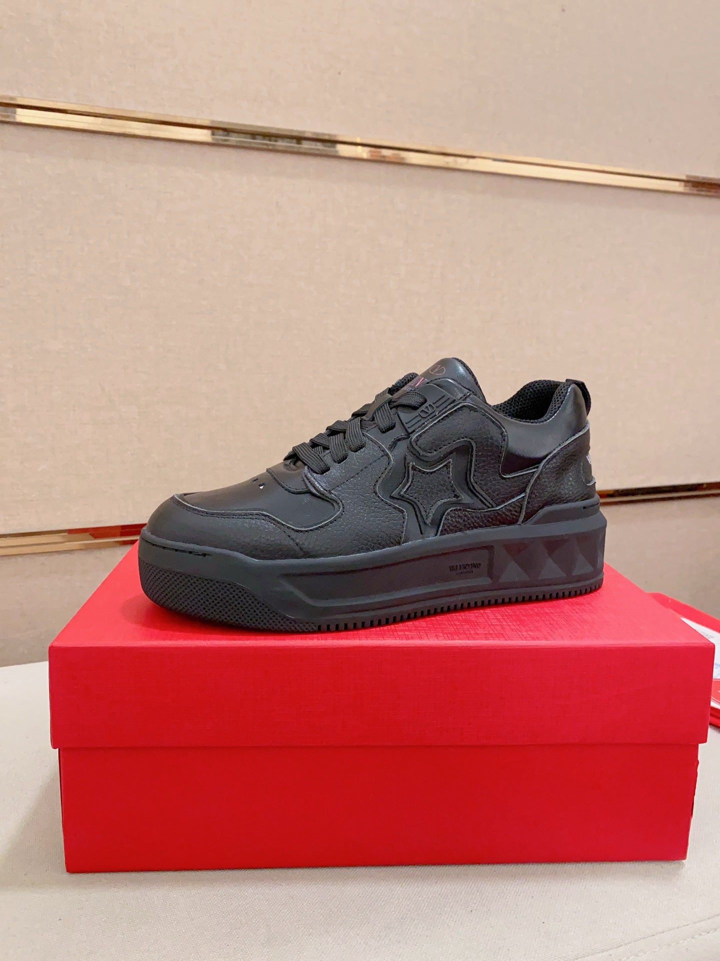 LuxluxHouse Best Quality Shoes Valentino