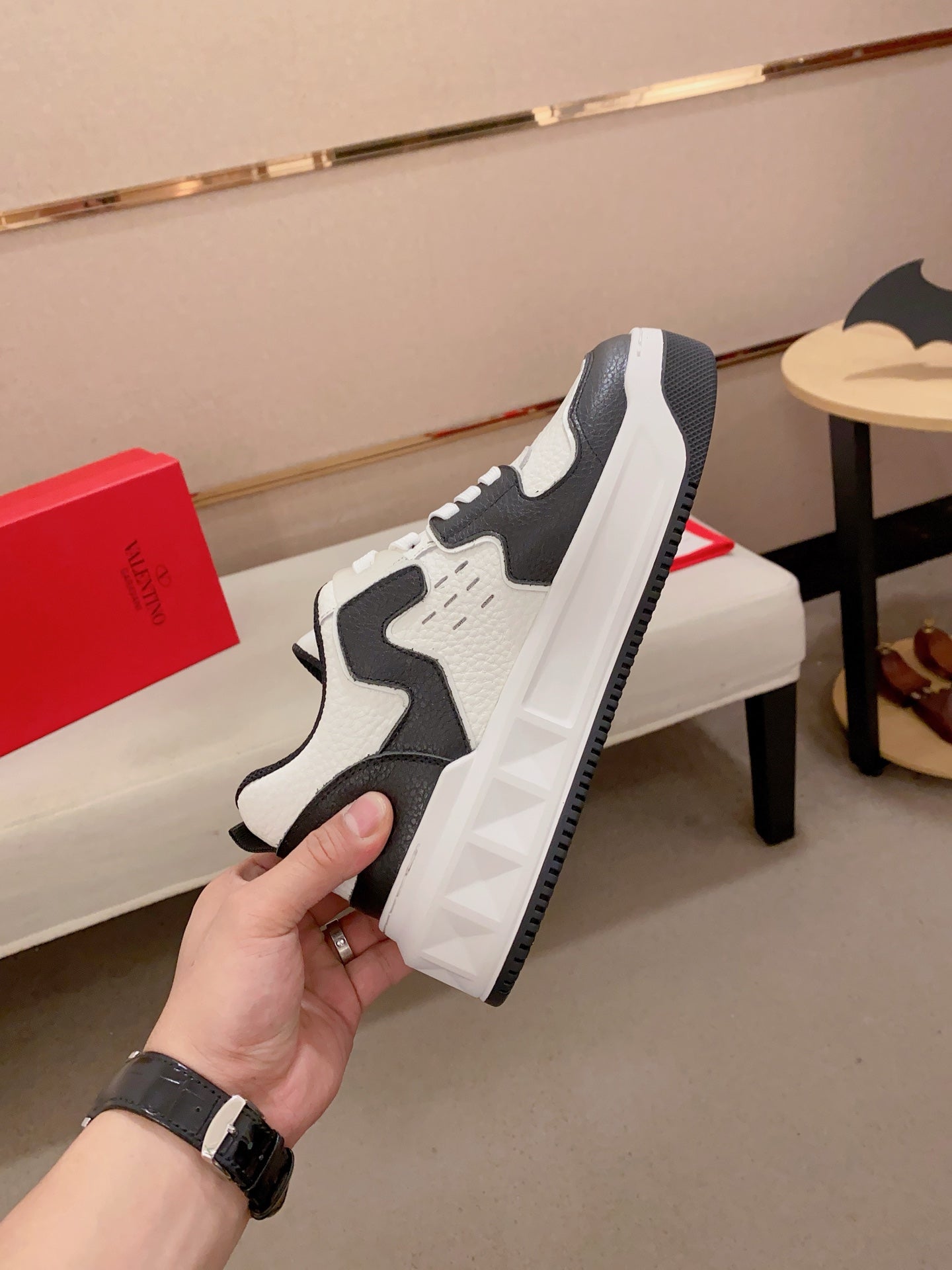 LuxluxHouse Best Quality Shoes Valentino