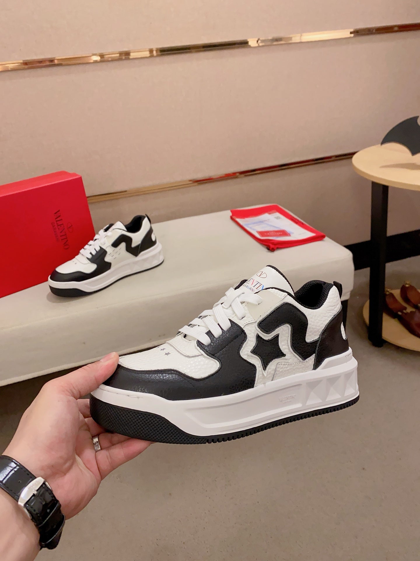LuxluxHouse Best Quality Shoes Valentino