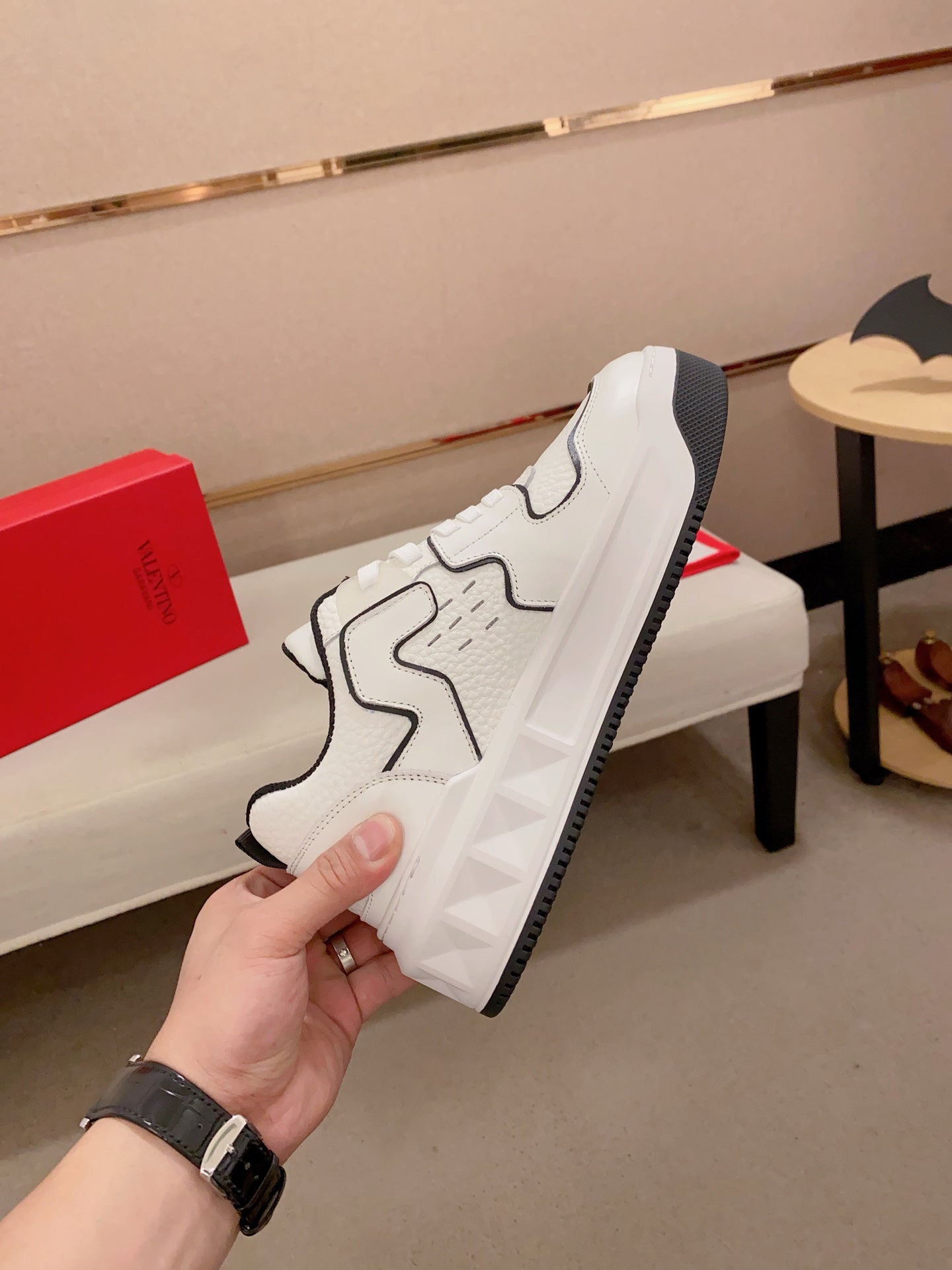 LuxluxHouse Best Quality Shoes Valentino